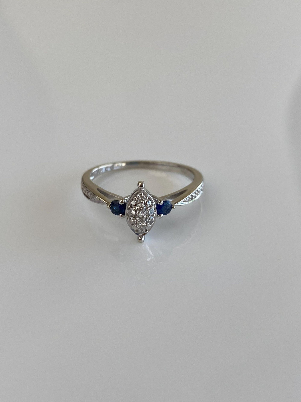 Vintage Solid 10k White Gold Diamonds Blue Spinel Ring - Size 7