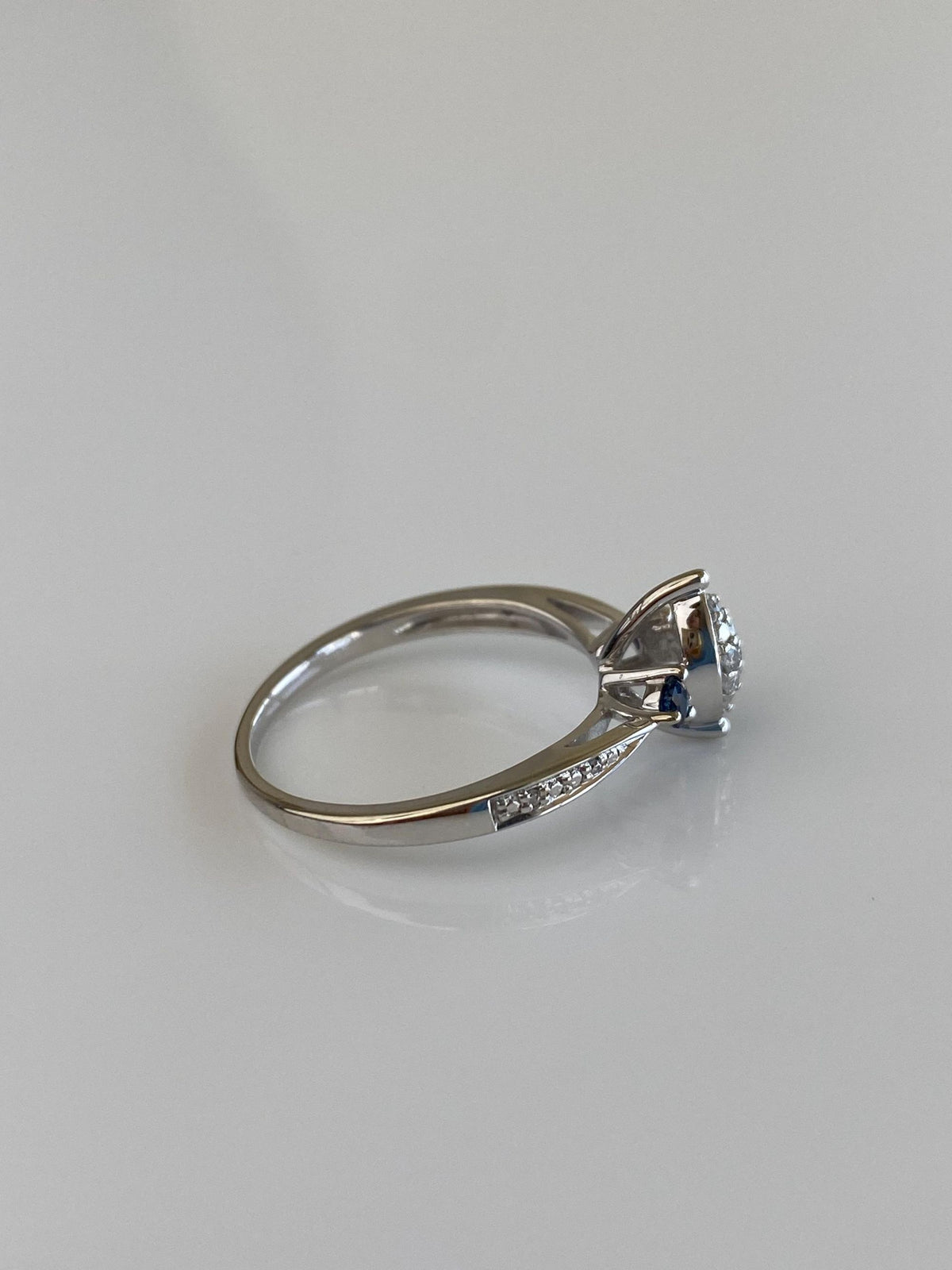 Vintage Solid 10k White Gold Diamonds Blue Spinel Ring - Size 7