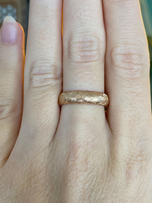 Vintage Solid 14k Rosey Gold Crosshatch Pattern Ring Band - Size 7.75
