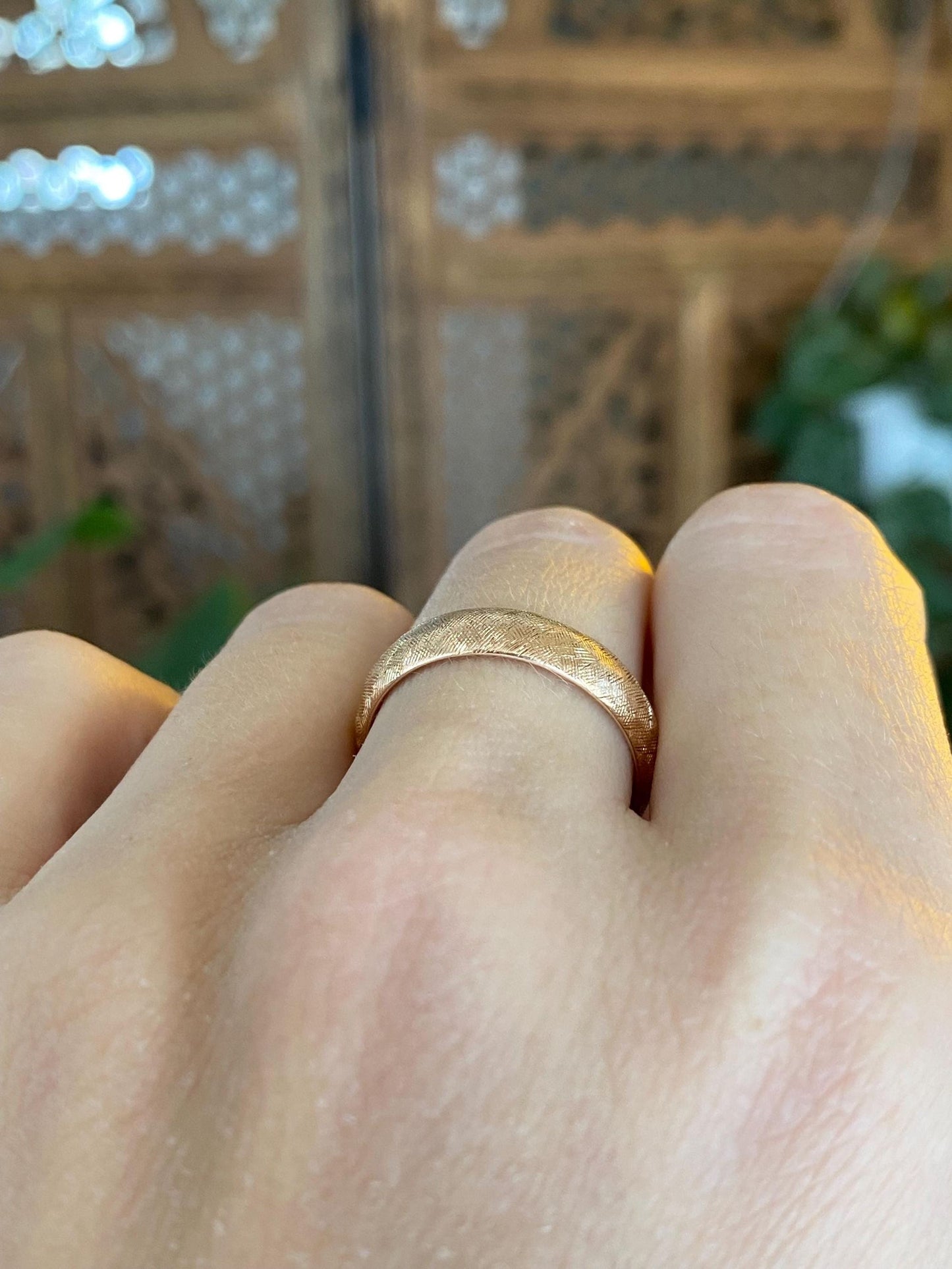 Vintage Solid 14k Rosey Gold Crosshatch Pattern Ring Band - Size 7.75