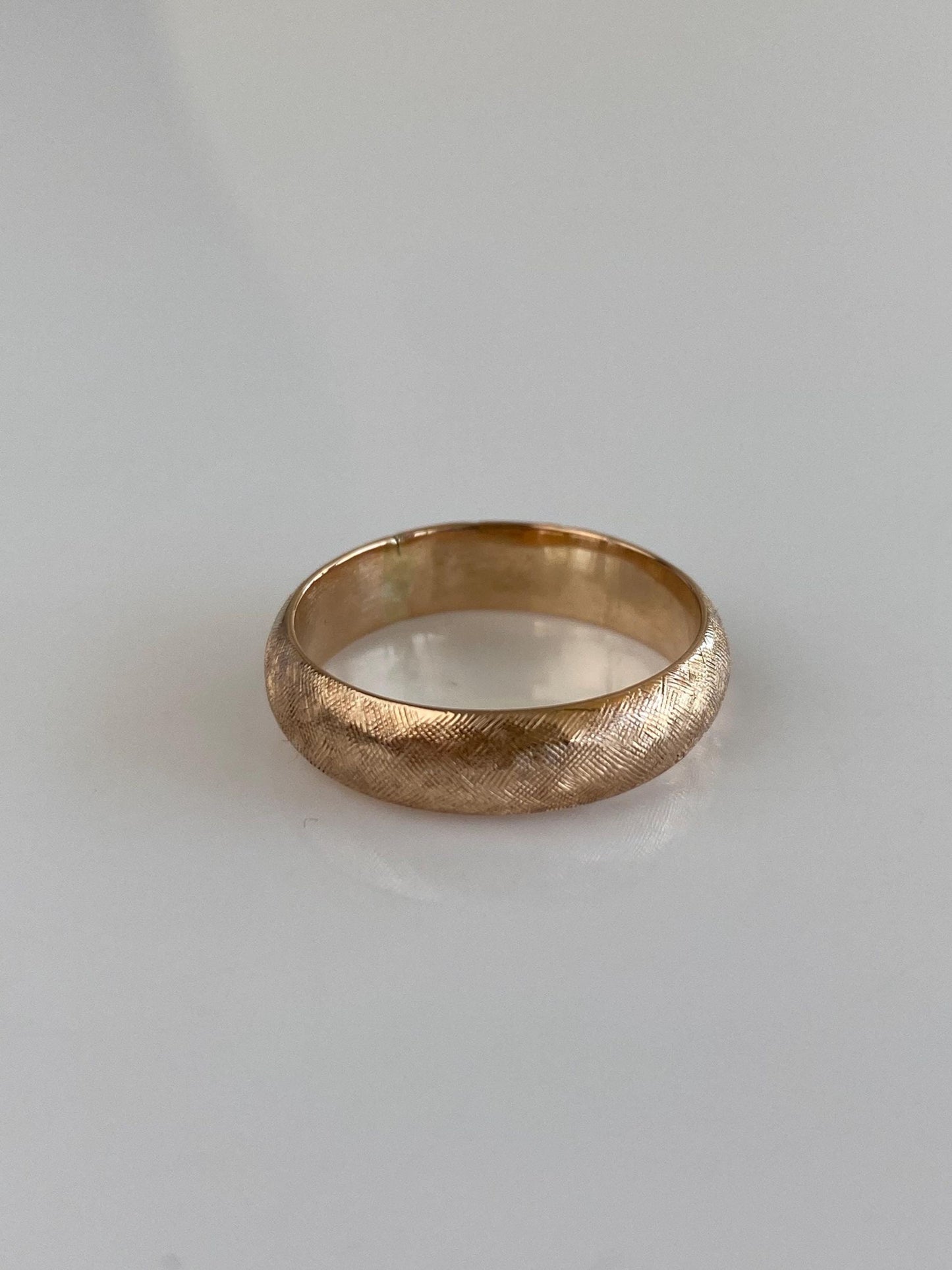 Vintage Solid 14k Rosey Gold Crosshatch Pattern Ring Band - Size 7.75
