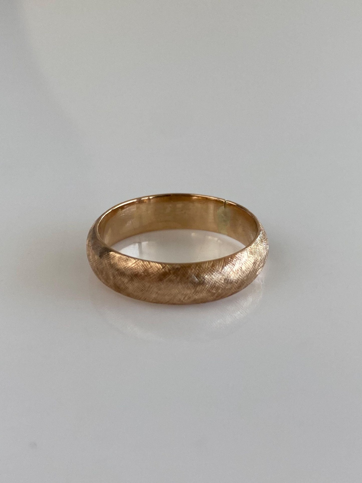 Vintage Solid 14k Rosey Gold Crosshatch Pattern Ring Band - Size 7.75