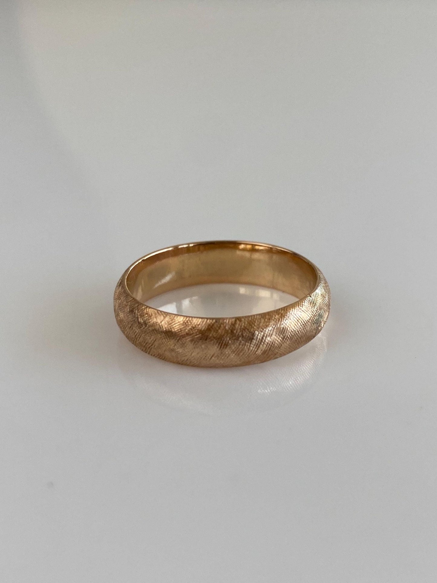 Vintage Solid 14k Rosey Gold Crosshatch Pattern Ring Band - Size 7.75