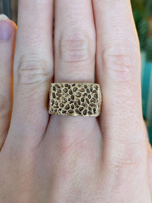 Vintage Solid 10k Yellow Gold Nugget Signet Ring - Size 7.75