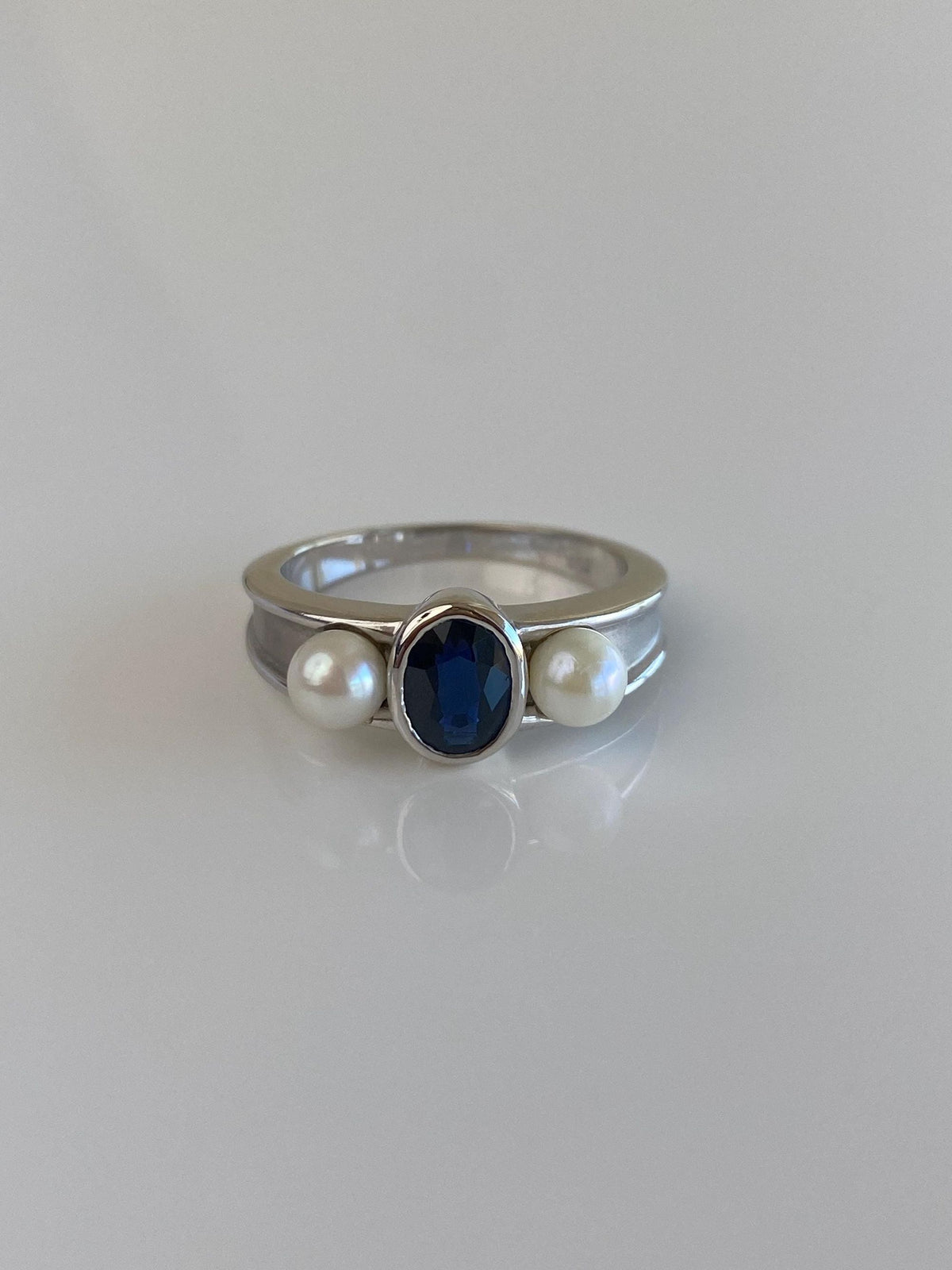 Vintage Solid 14k White Gold Blue Sapphire Pearls Ring Band - Size 7.25