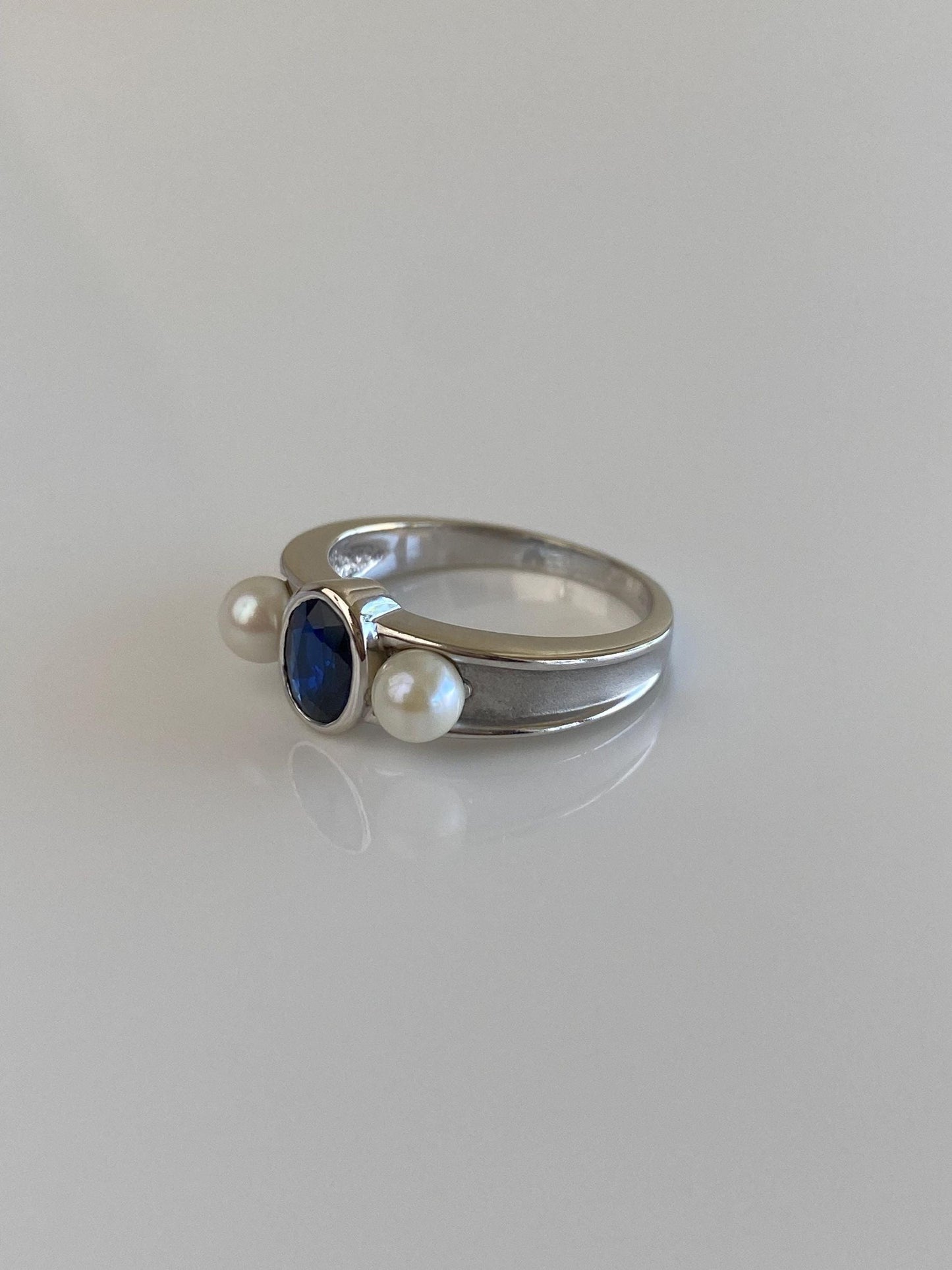 Vintage Solid 14k White Gold Blue Sapphire Pearls Ring Band - Size 7.25