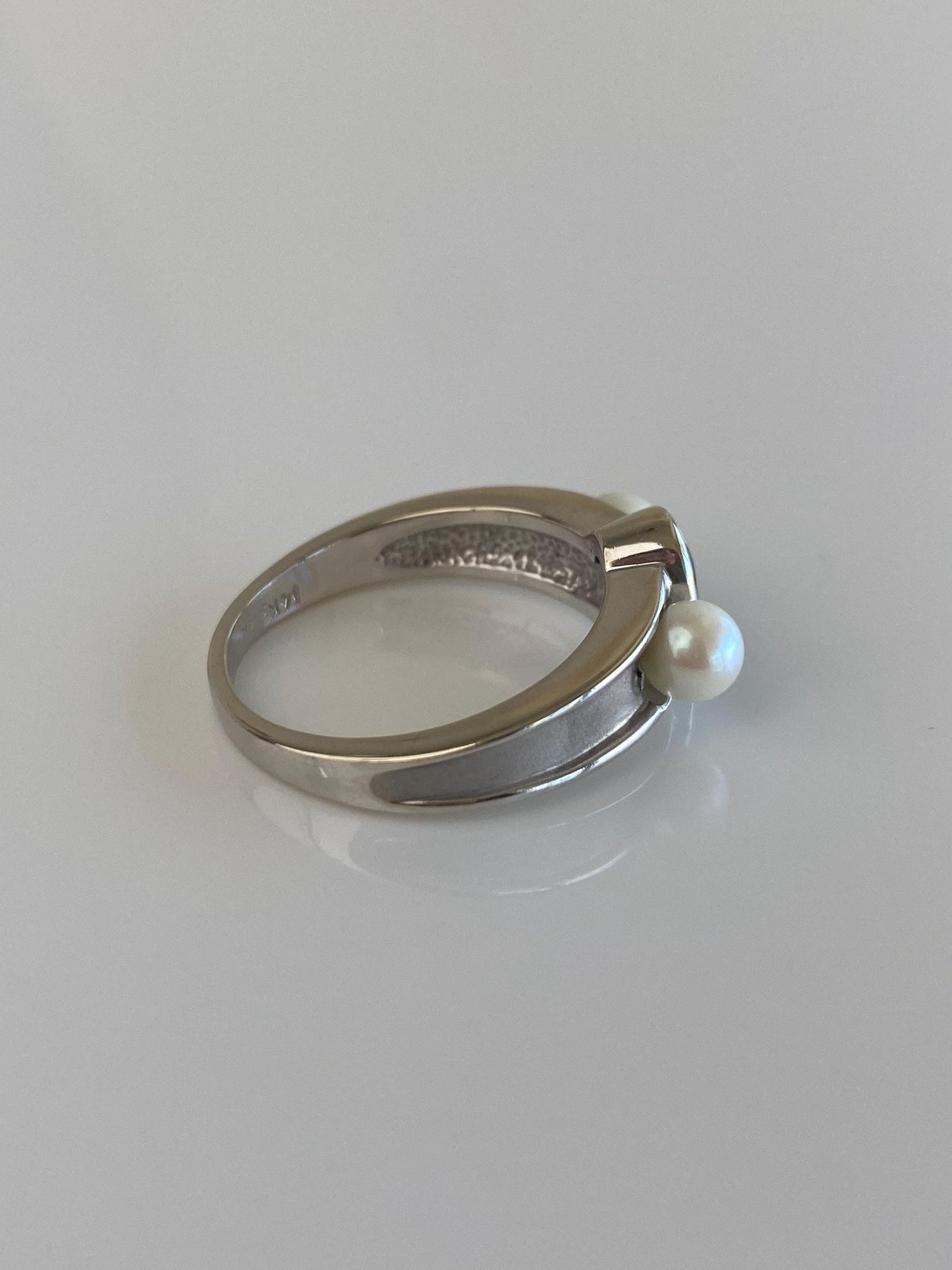 Vintage Solid 14k White Gold Blue Sapphire Pearls Ring Band - Size 7.25
