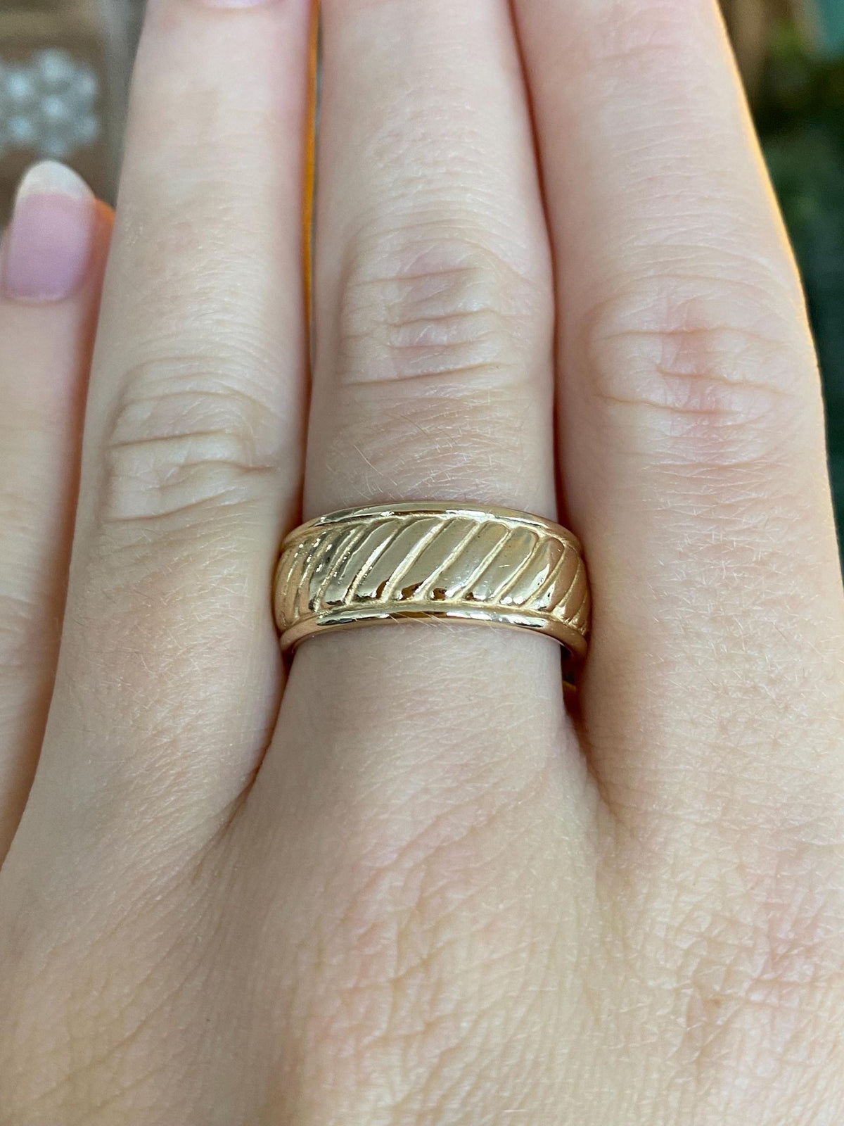 Vintage Solid 14k Yellow Gold Chunky Wavy Lined Design Ring Band - Size 7.75