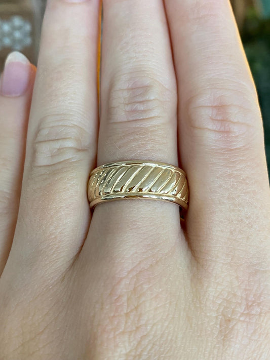 Vintage Solid 14k Yellow Gold Chunky Wavy Lined Design Ring Band - Size 7.75