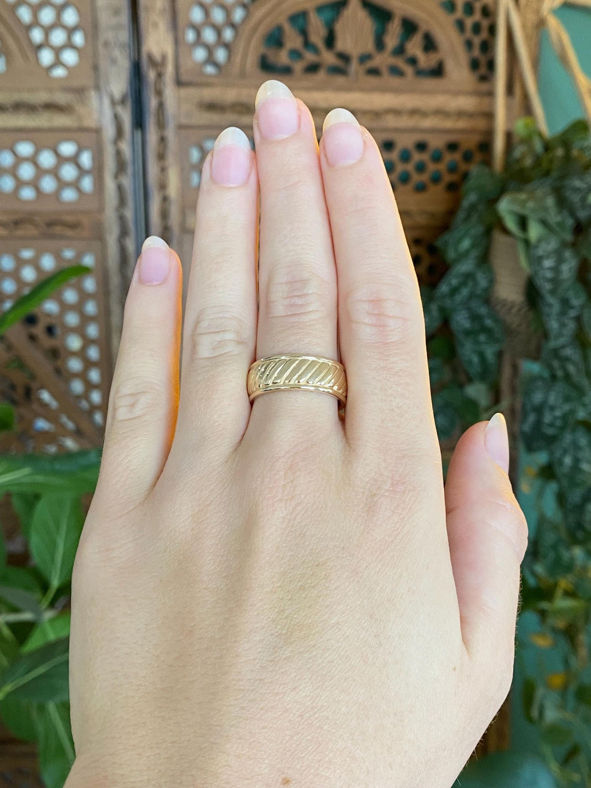 Vintage Solid 14k Yellow Gold Chunky Wavy Lined Design Ring Band - Size 7.75