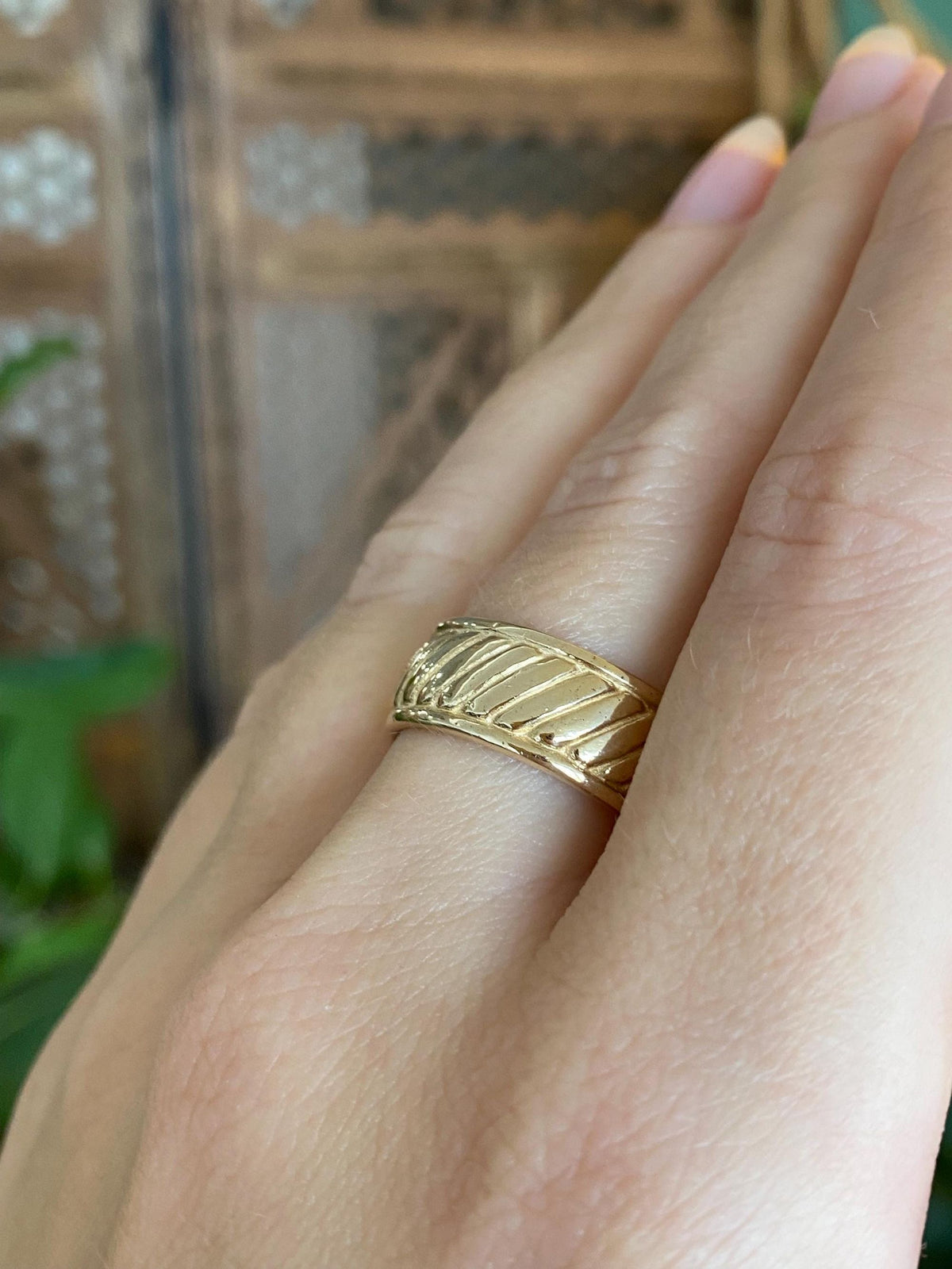Vintage Solid 14k Yellow Gold Chunky Wavy Lined Design Ring Band - Size 7.75