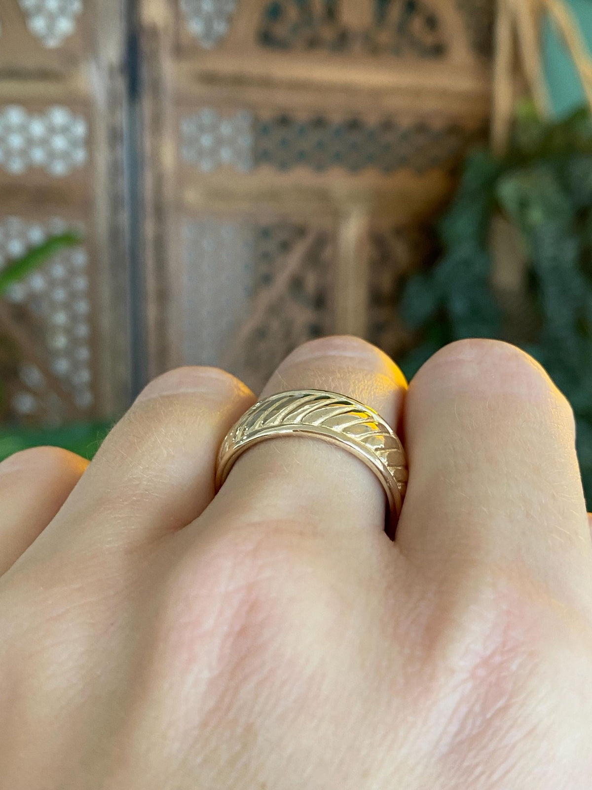 Vintage Solid 14k Yellow Gold Chunky Wavy Lined Design Ring Band - Size 7.75