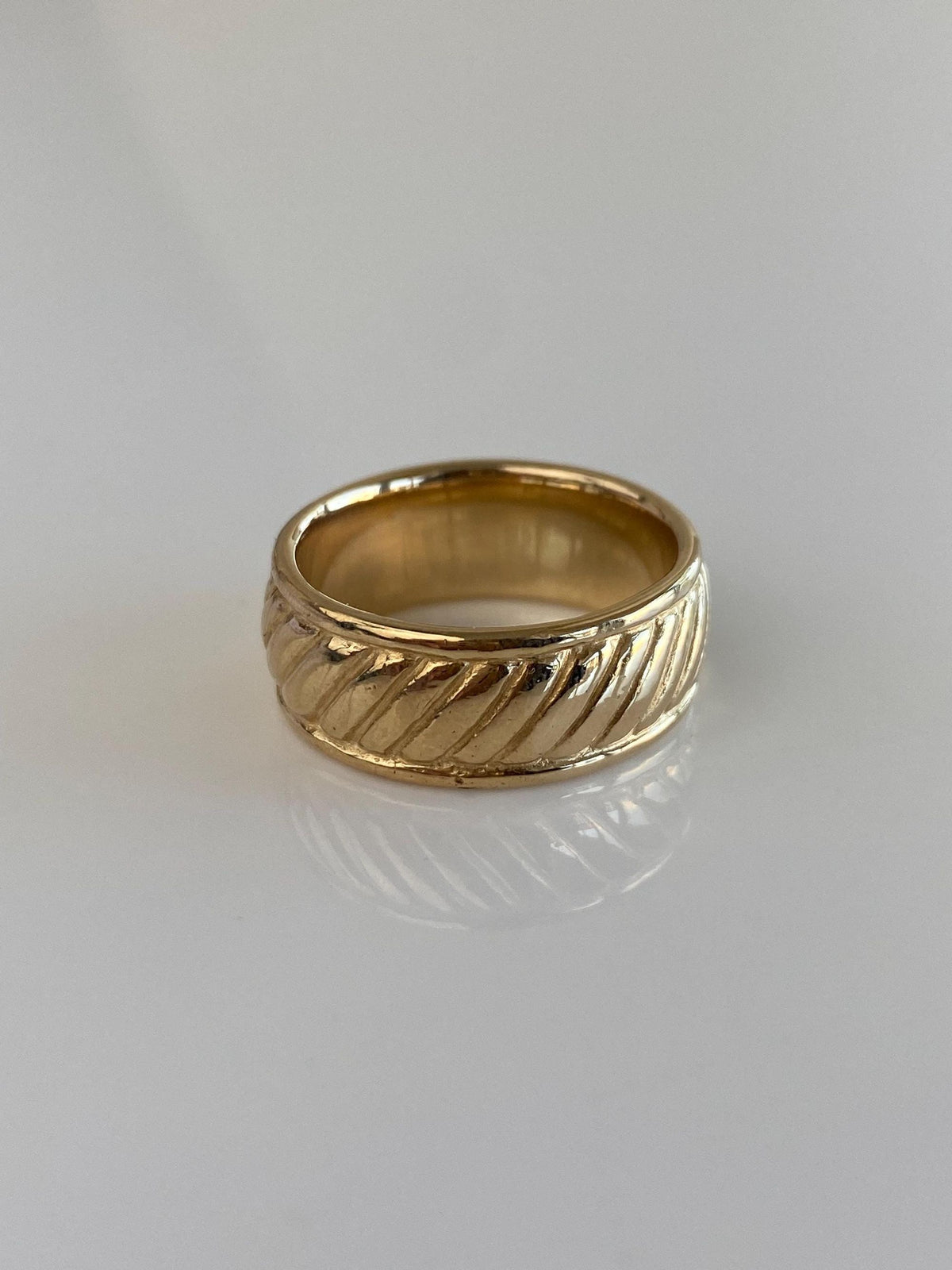 Vintage Solid 14k Yellow Gold Chunky Wavy Lined Design Ring Band - Size 7.75