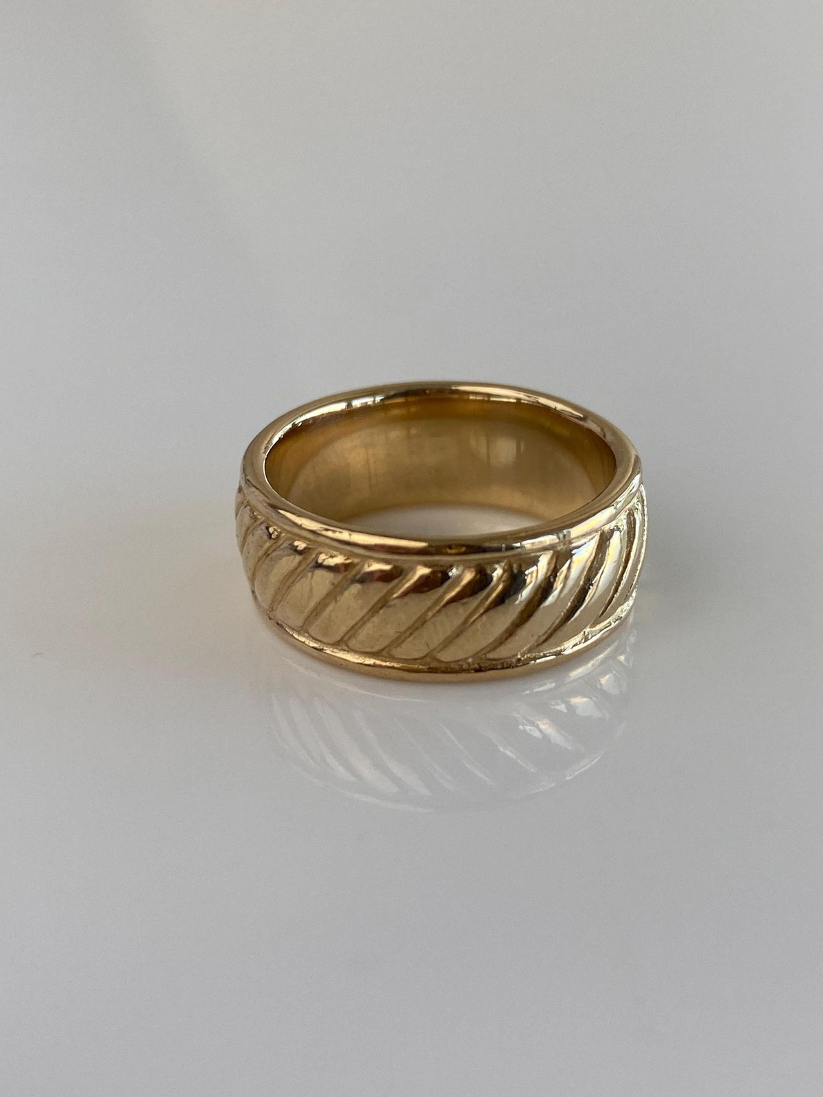 Vintage Solid 14k Yellow Gold Chunky Wavy Lined Design Ring Band - Size 7.75