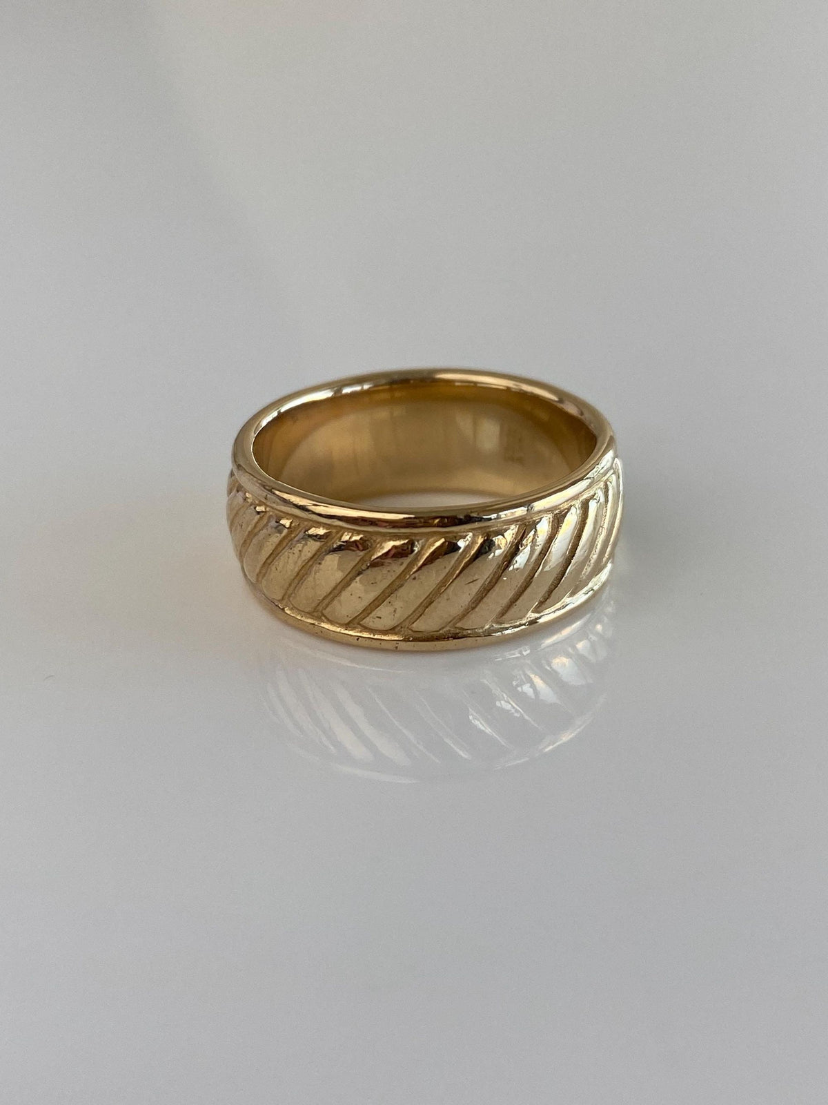 Vintage Solid 14k Yellow Gold Chunky Wavy Lined Design Ring Band - Size 7.75