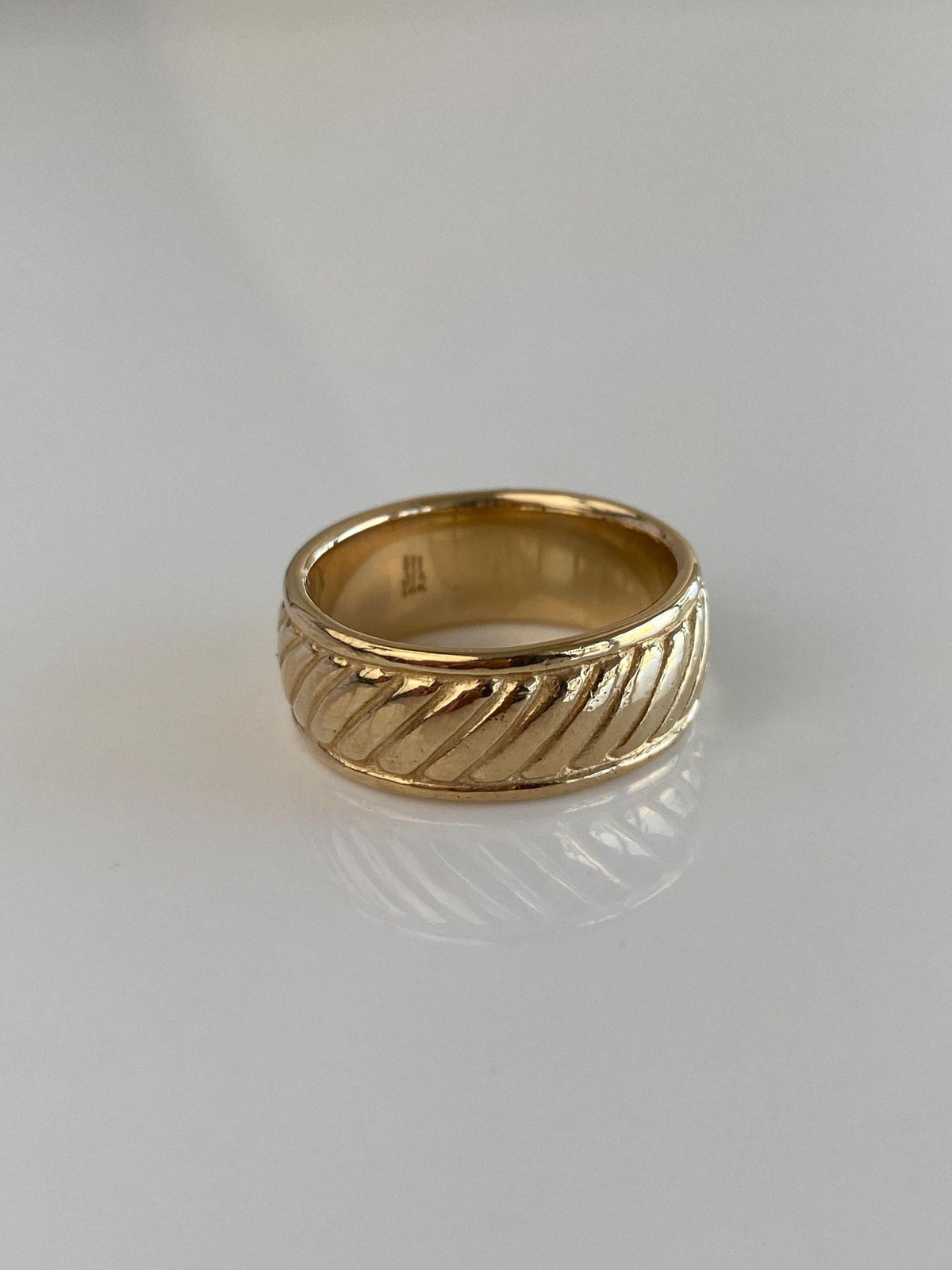 Vintage Solid 14k Yellow Gold Chunky Wavy Lined Design Ring Band - Size 7.75