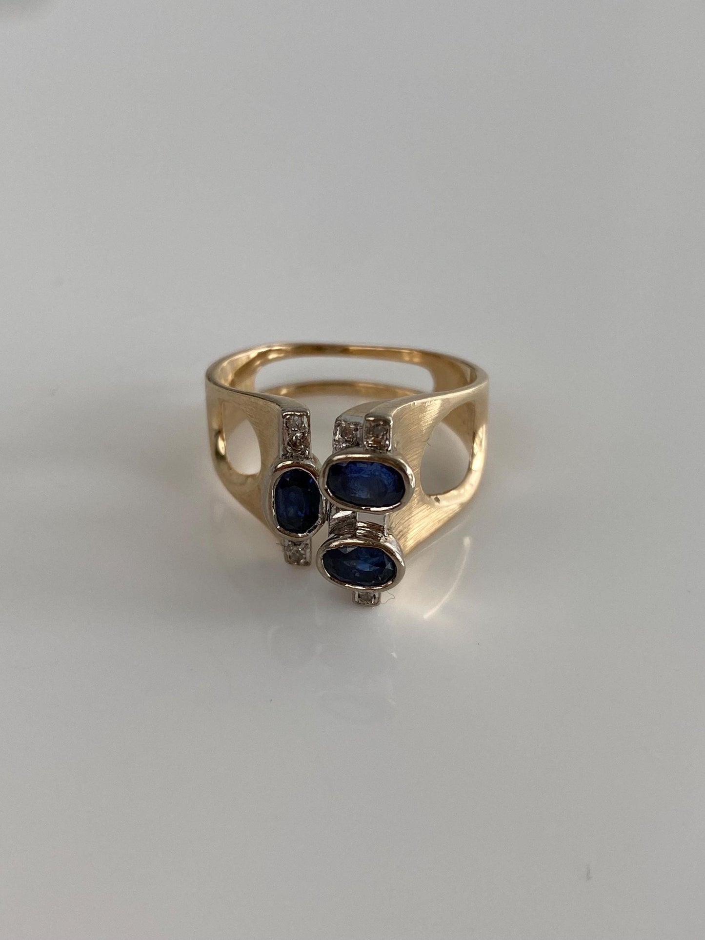 Vintage Solid 14k Yellow Gold Diamond Blue Sapphire Ring - Size 6.5