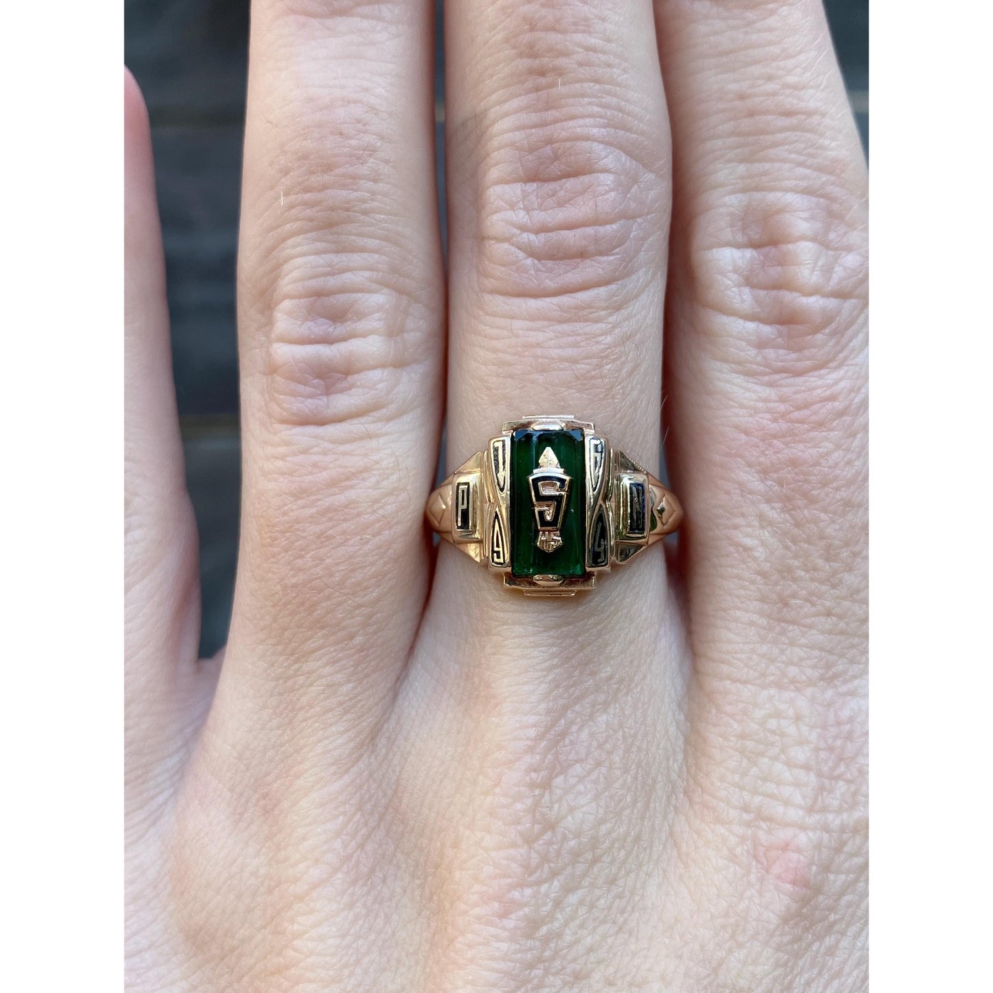 Vintage Solid 10k Yellow Gold Green Spinel 1964 Class Ring - Size 7.5