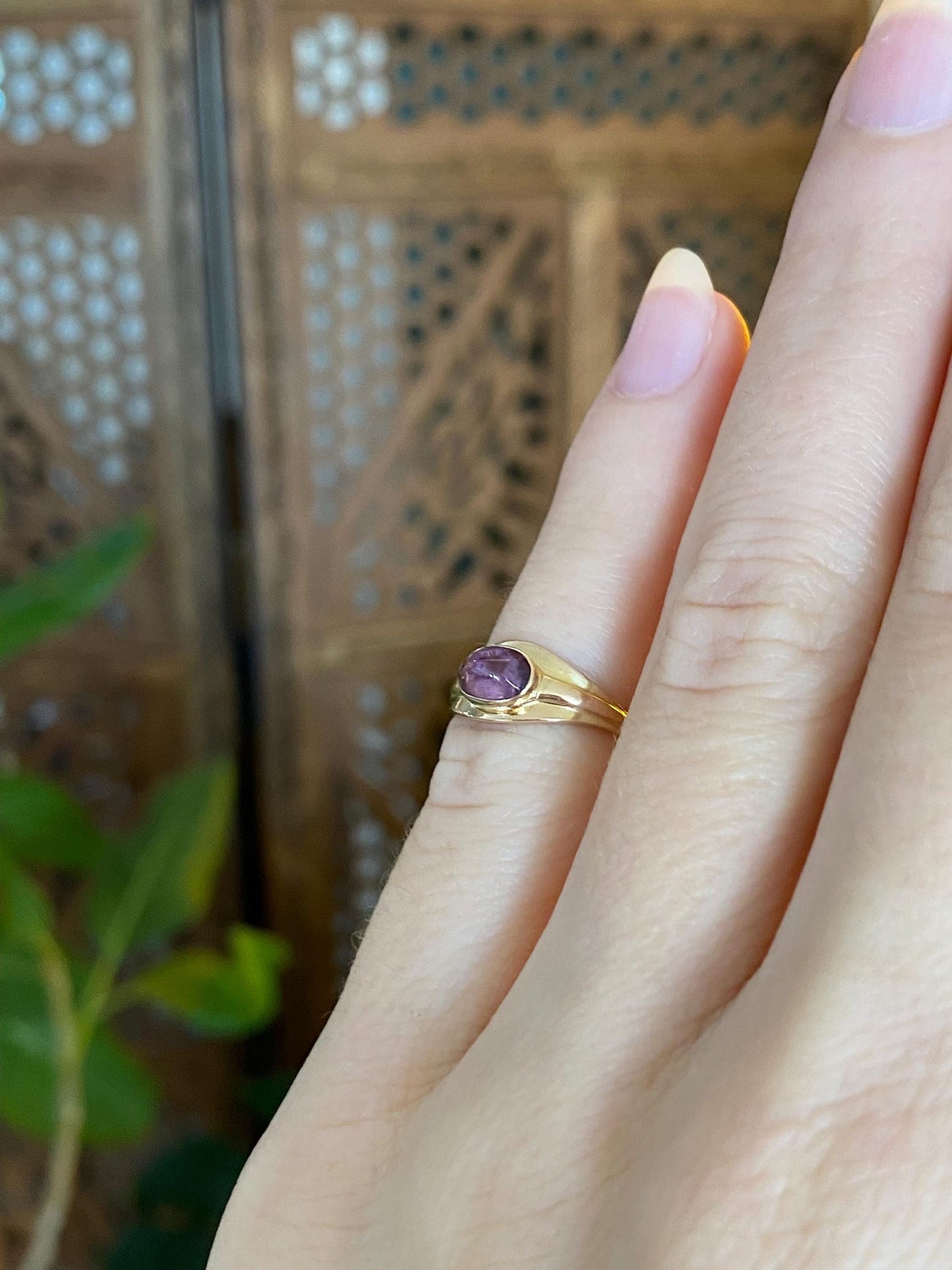 Vintage Solid 10k Yellow Gold Purple Cubic Zirconia Cabochon Signet Ring - Size 2.75