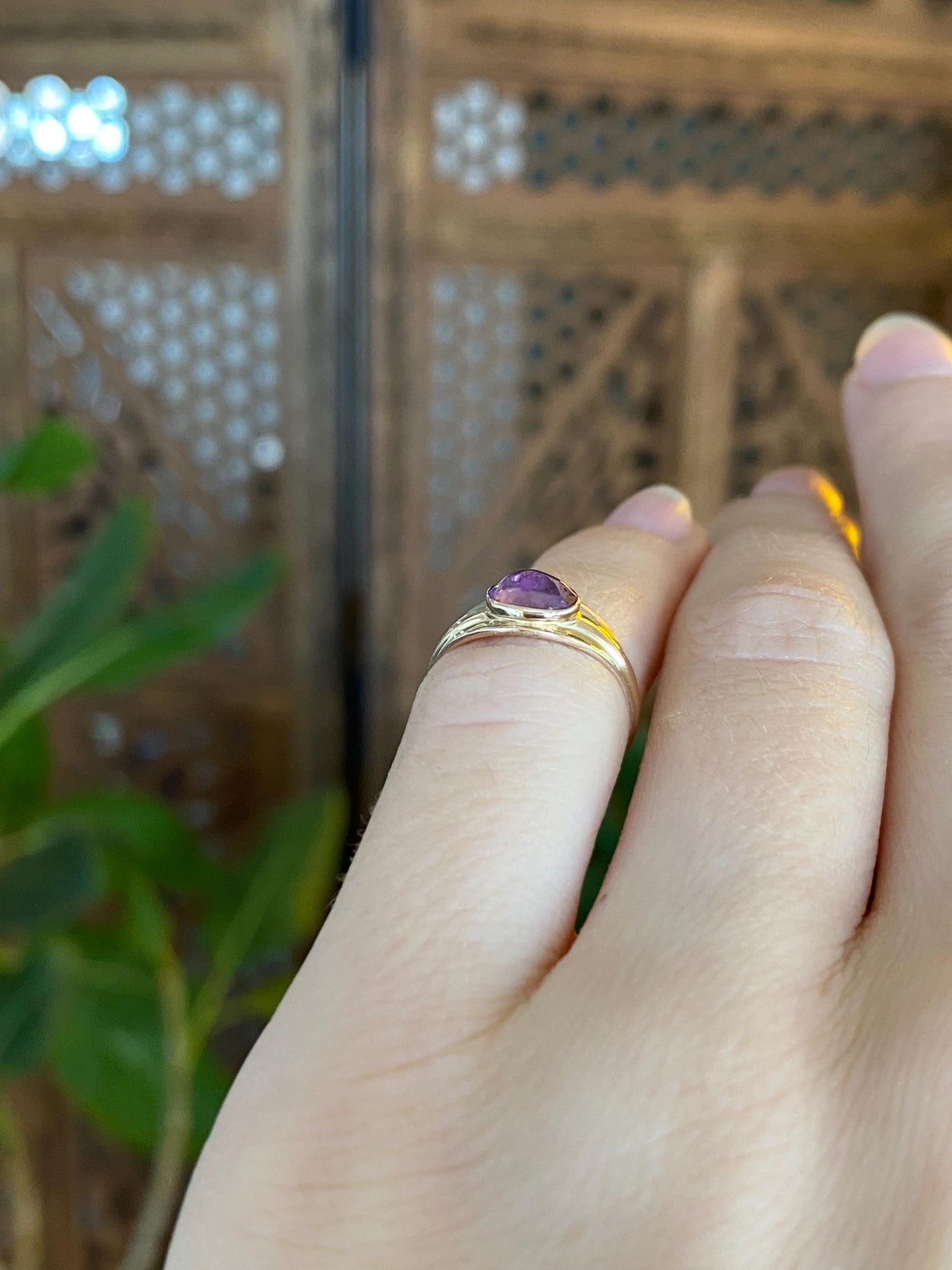 Vintage Solid 10k Yellow Gold Purple Cubic Zirconia Cabochon Signet Ring - Size 2.75