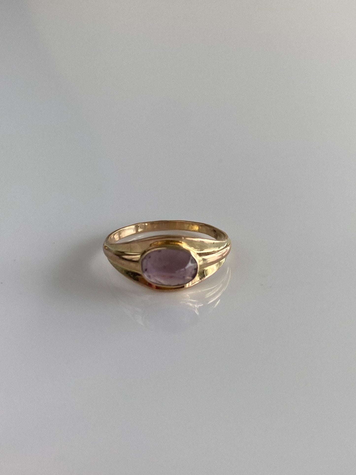 Vintage Solid 10k Yellow Gold Purple Cubic Zirconia Cabochon Signet Ring - Size 2.75