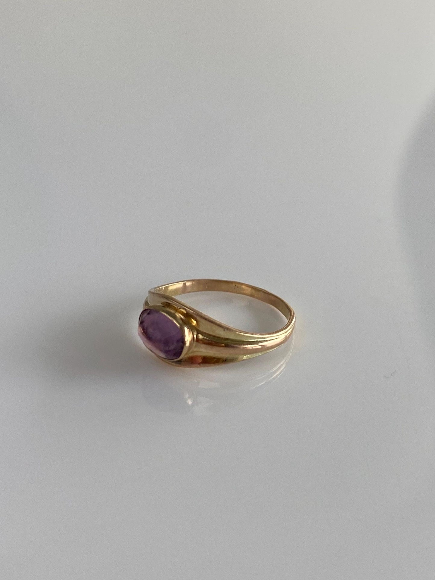 Vintage Solid 10k Yellow Gold Purple Cubic Zirconia Cabochon Signet Ring - Size 2.75