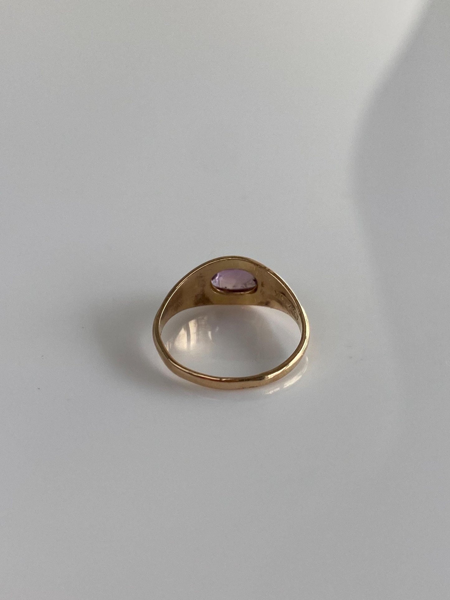 Vintage Solid 10k Yellow Gold Purple Cubic Zirconia Cabochon Signet Ring - Size 2.75