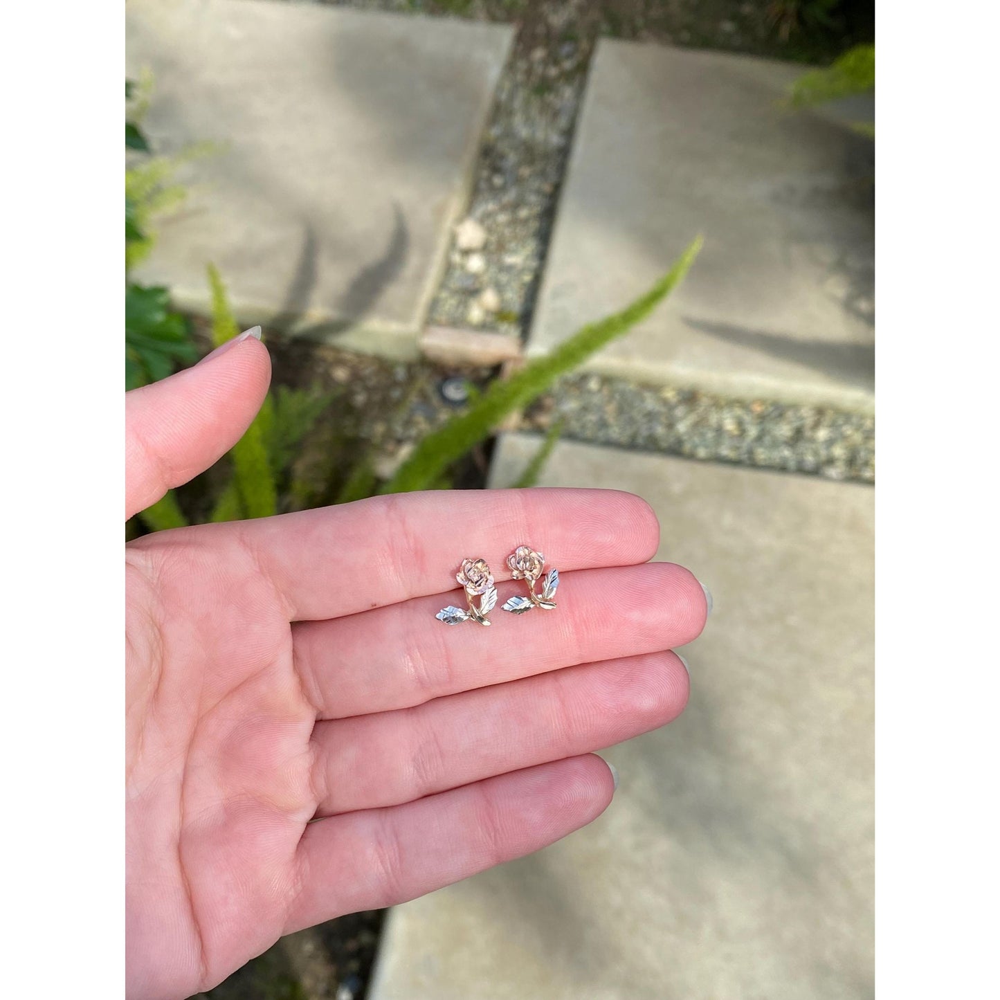 Vintage Solid 14k Tri Tone Gold Diamond Cut Rose Stud Earrings