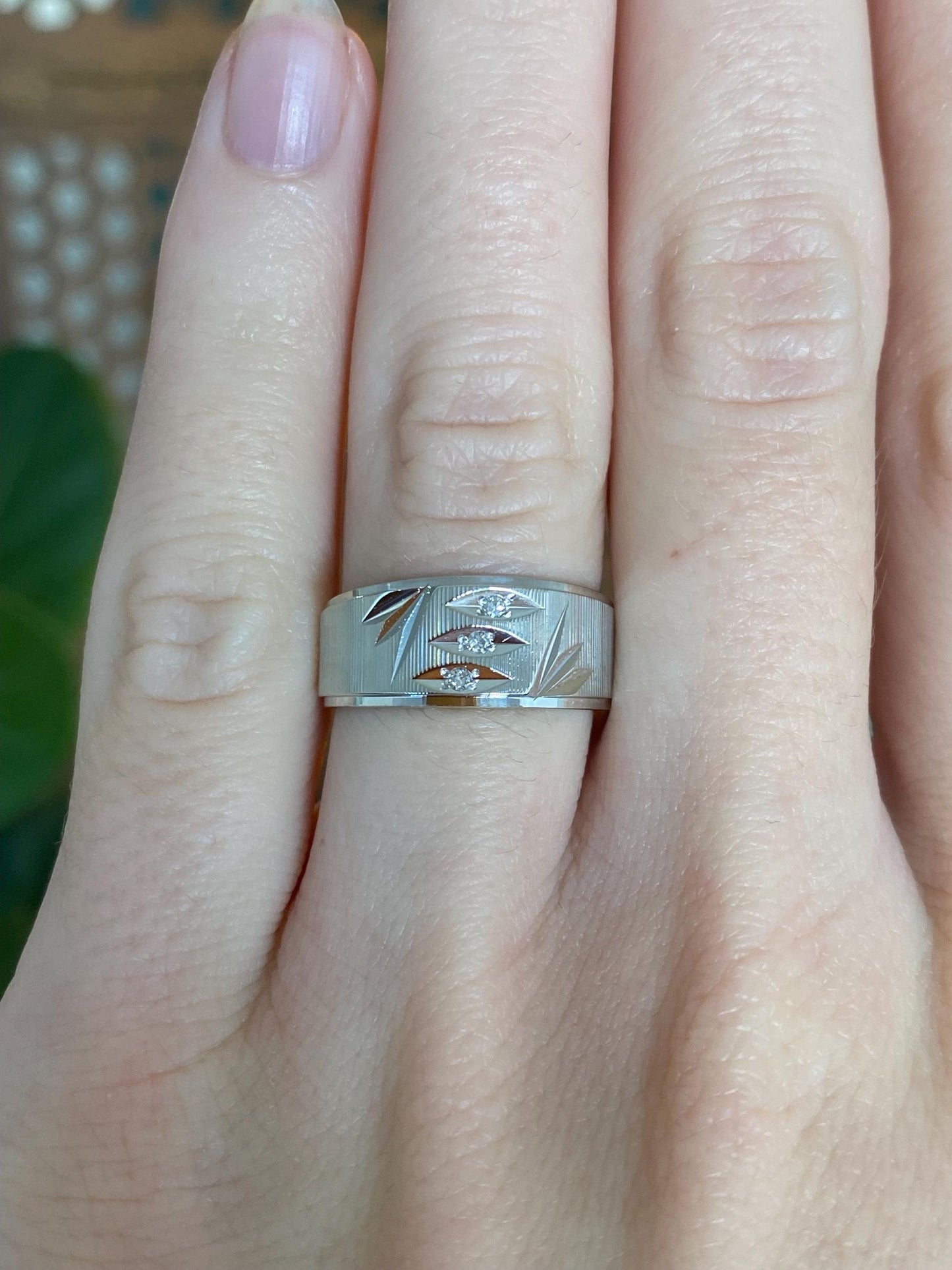 Vintage Solid 14k White Gold Diamond Diamond Cut Ring Band - Size 5.75