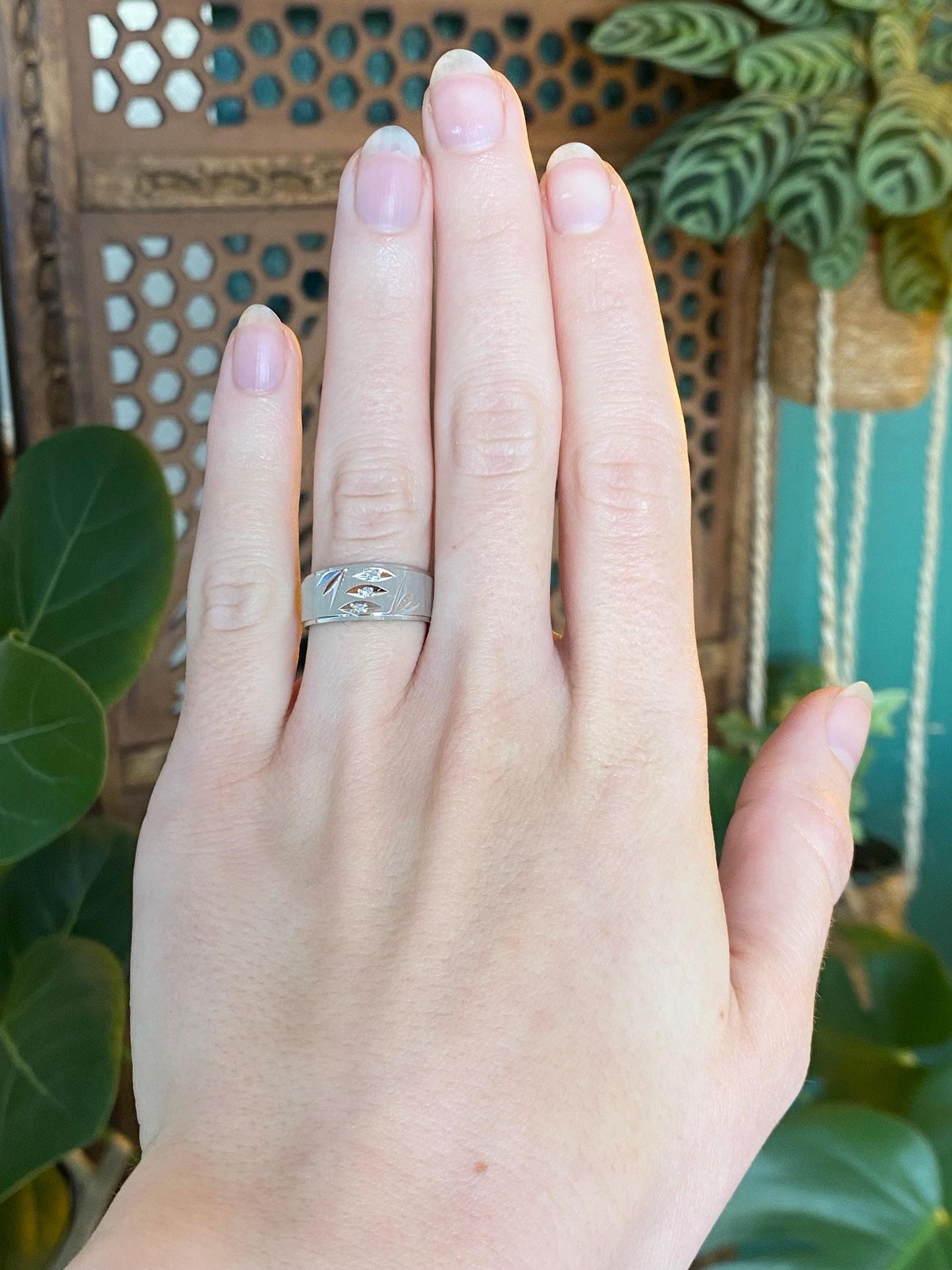 Vintage Solid 14k White Gold Diamond Diamond Cut Ring Band - Size 5.75