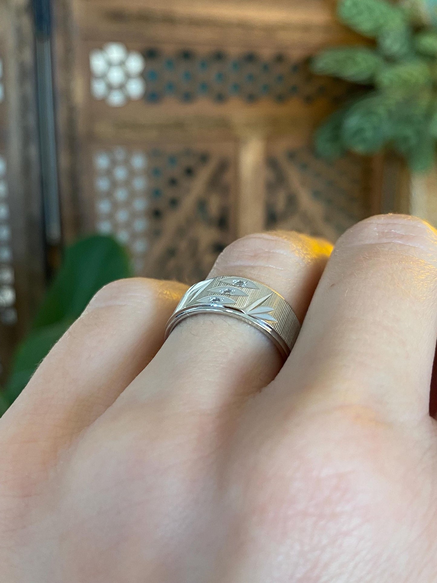 Vintage Solid 14k White Gold Diamond Diamond Cut Ring Band - Size 5.75
