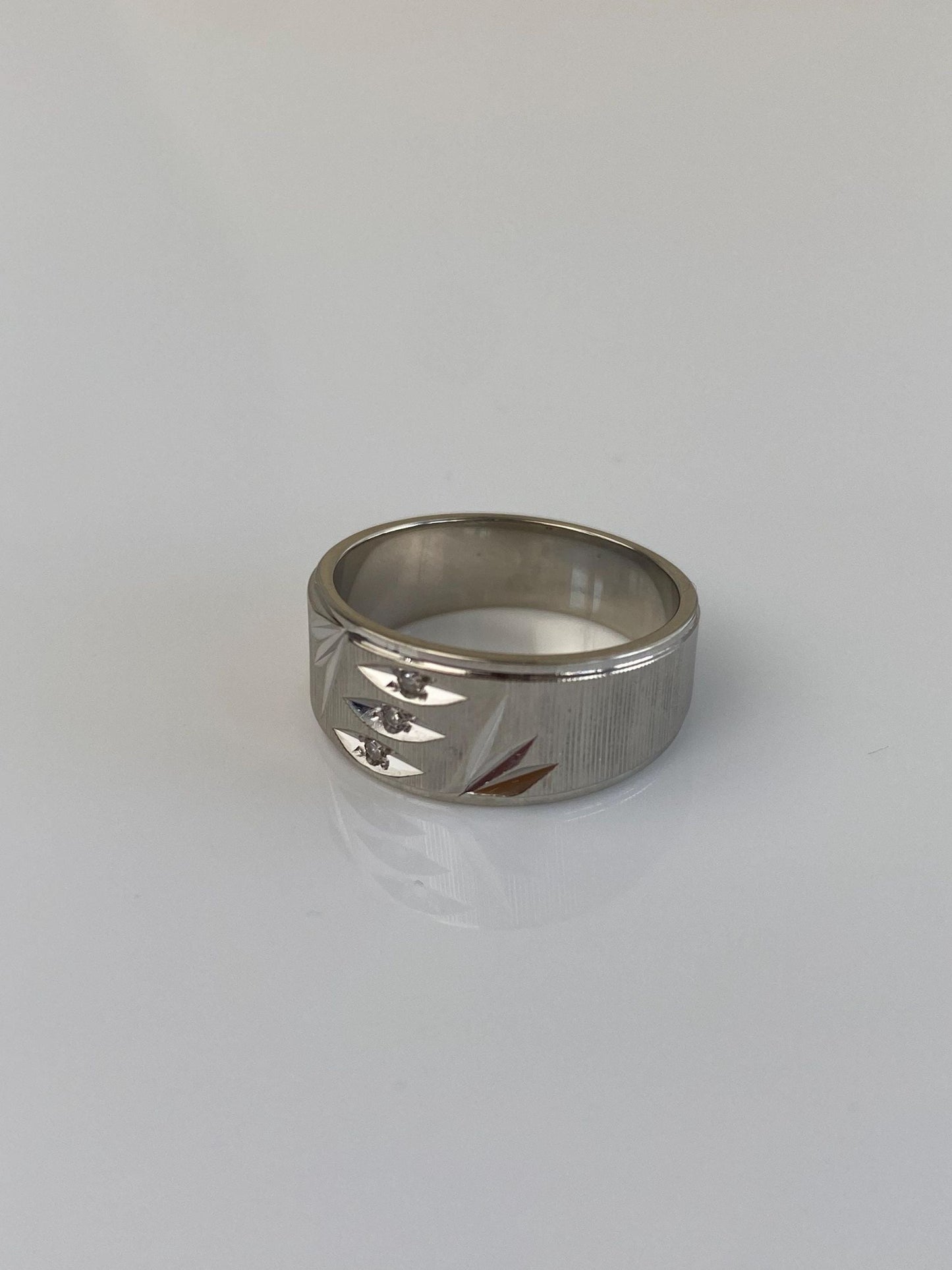 Vintage Solid 14k White Gold Diamond Diamond Cut Ring Band - Size 5.75