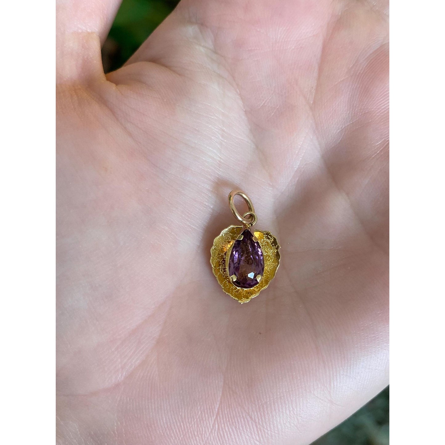 Vintage Solid 18k Yellow Gold Purple Cubic Zirconia Leaf Charm