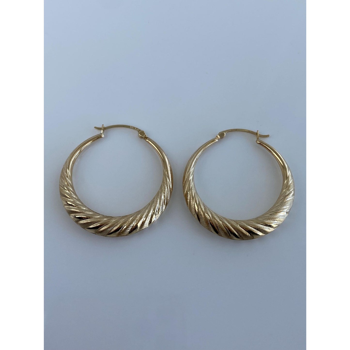 Vintage 14k Yellow Gold Scalloped Hoop Earrings