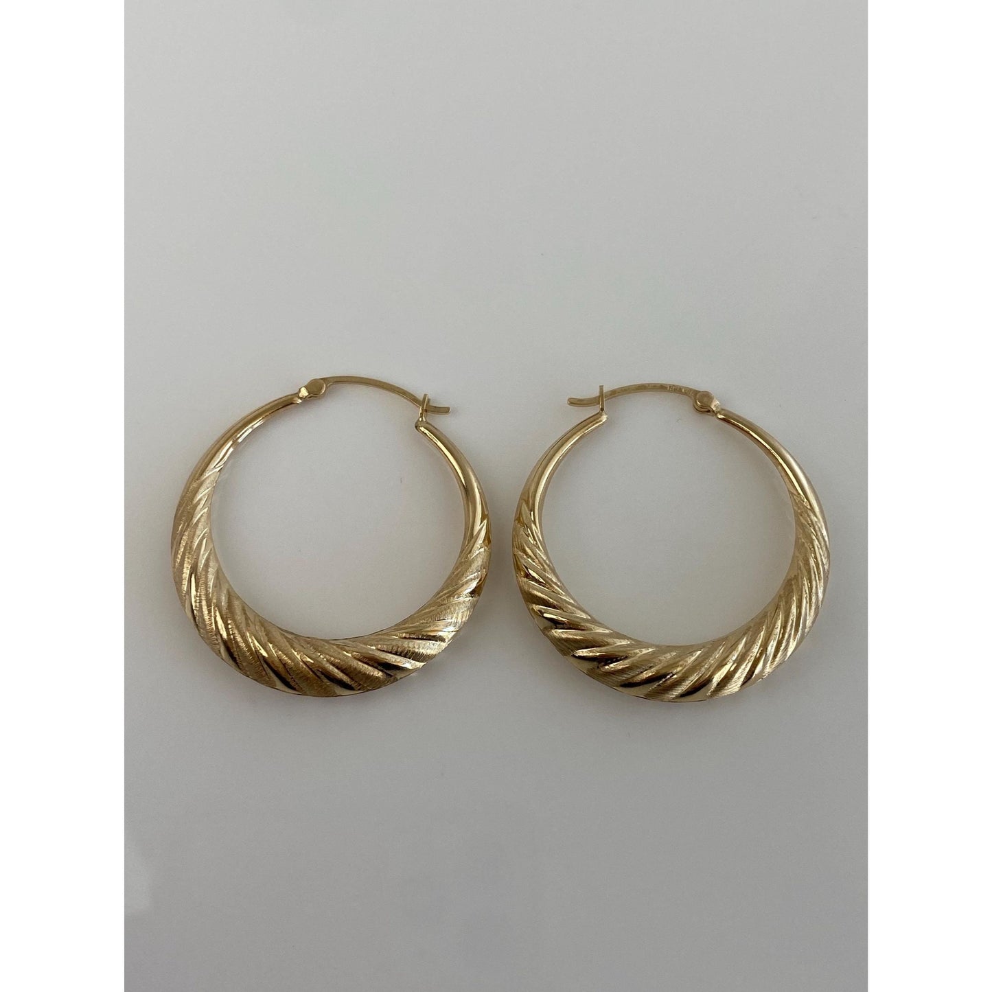 Vintage 14k Yellow Gold Scalloped Hoop Earrings