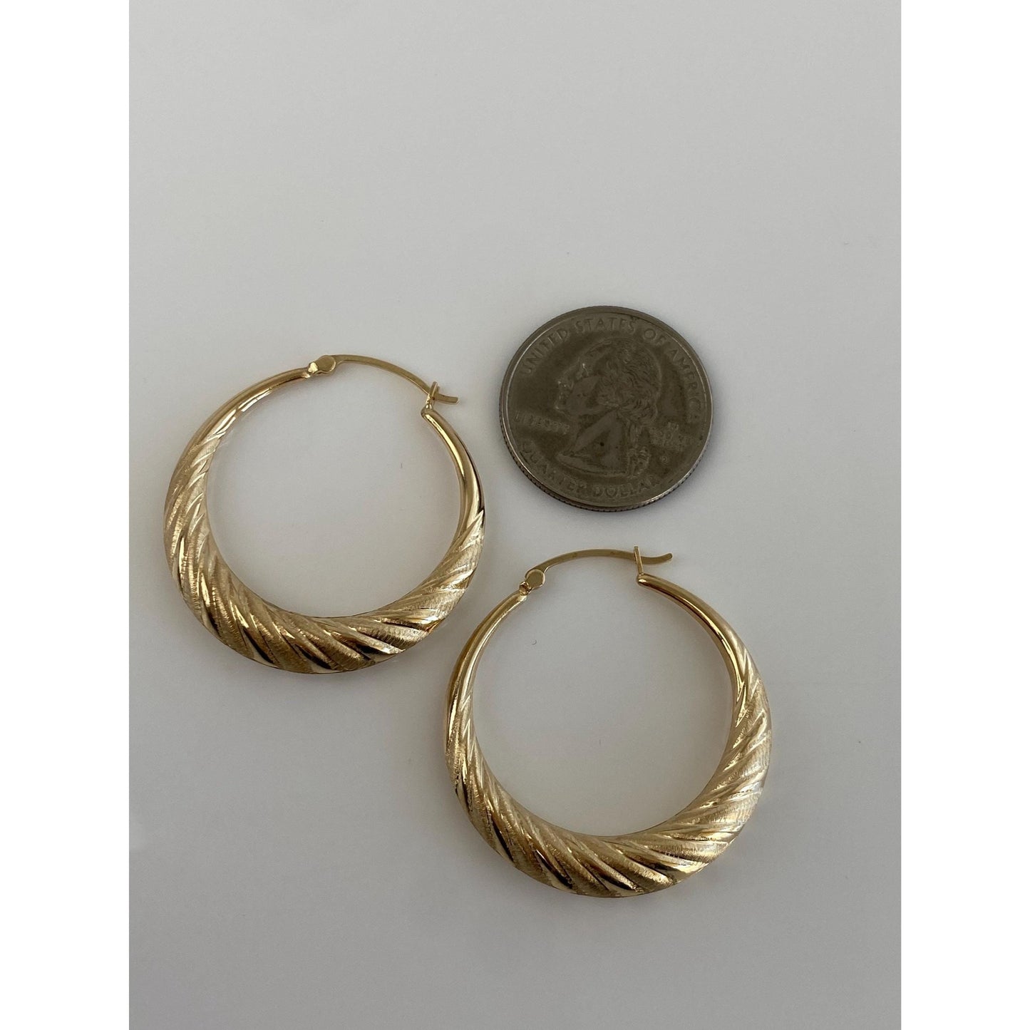 Vintage 14k Yellow Gold Scalloped Hoop Earrings