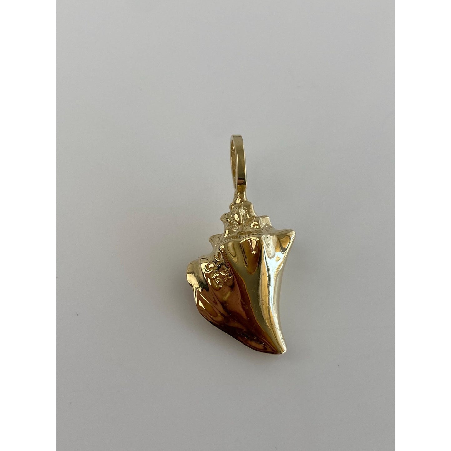 Vintage Solid 14k Yellow Gold Seashell Charm