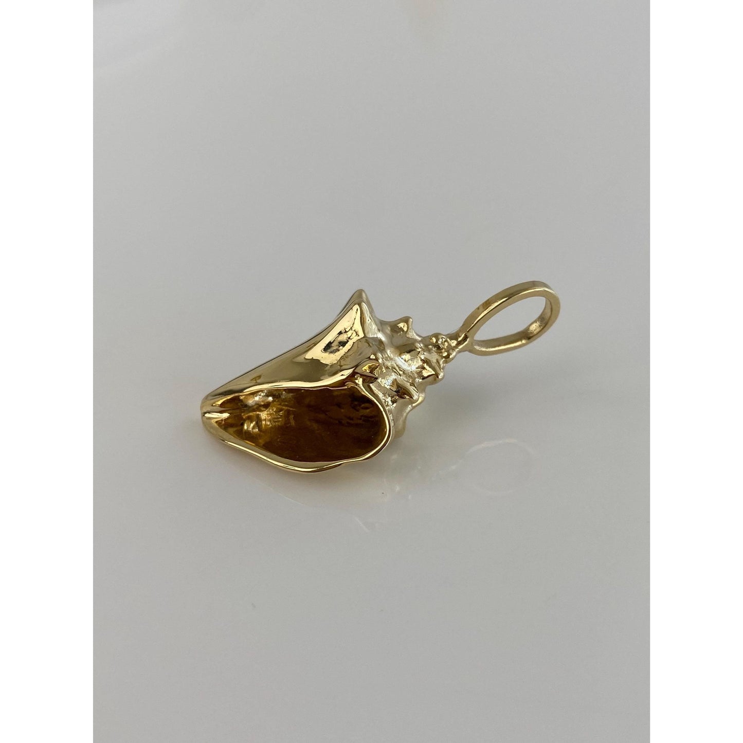 Vintage Solid 14k Yellow Gold Seashell Charm