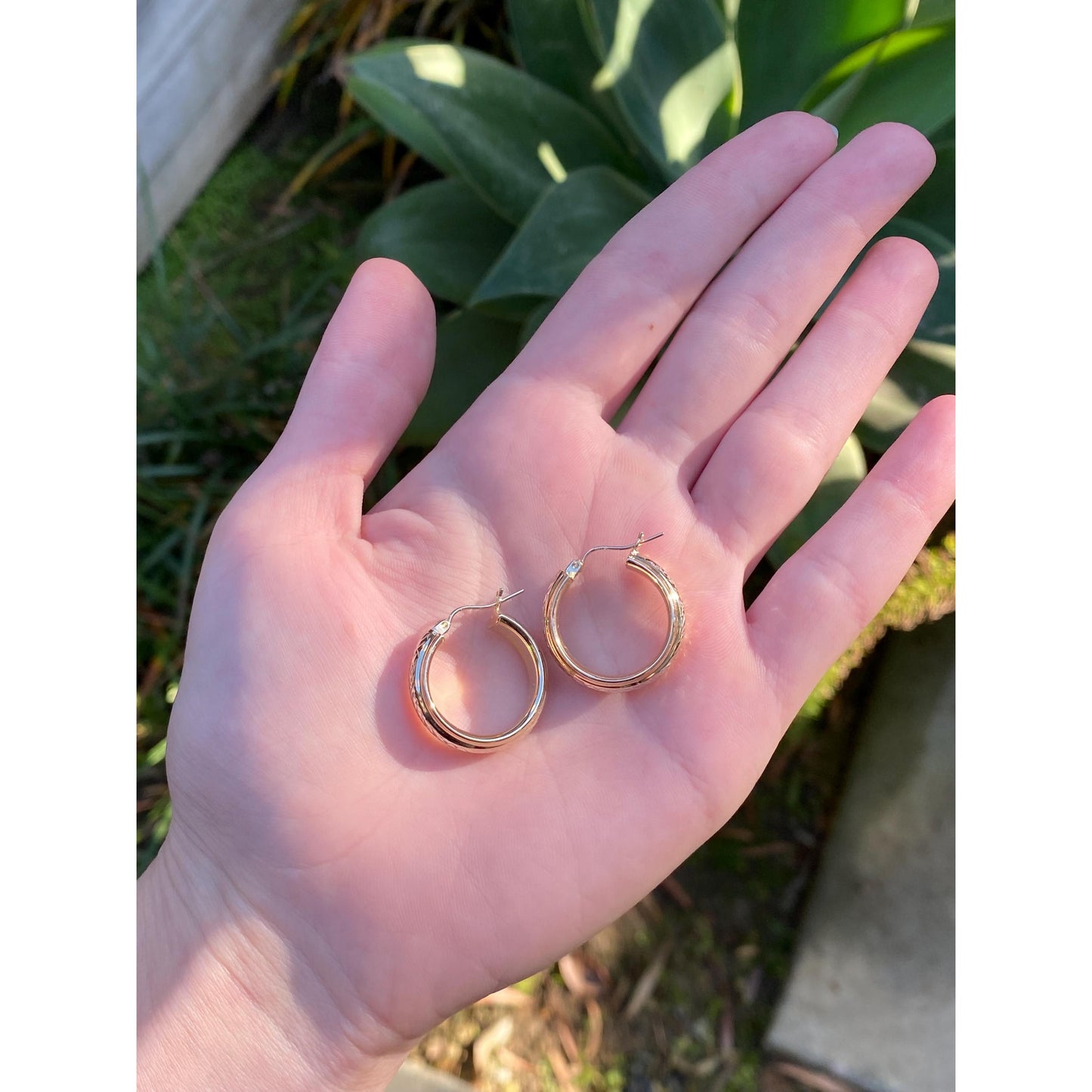 Vintage Solid 14k Yellow Gold Hammered Texture Hoop Earrings