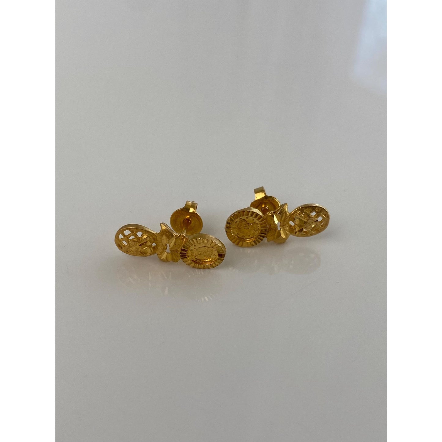 Vintage Solid 22k Yellow Gold Diamond Cut Stud Earrings