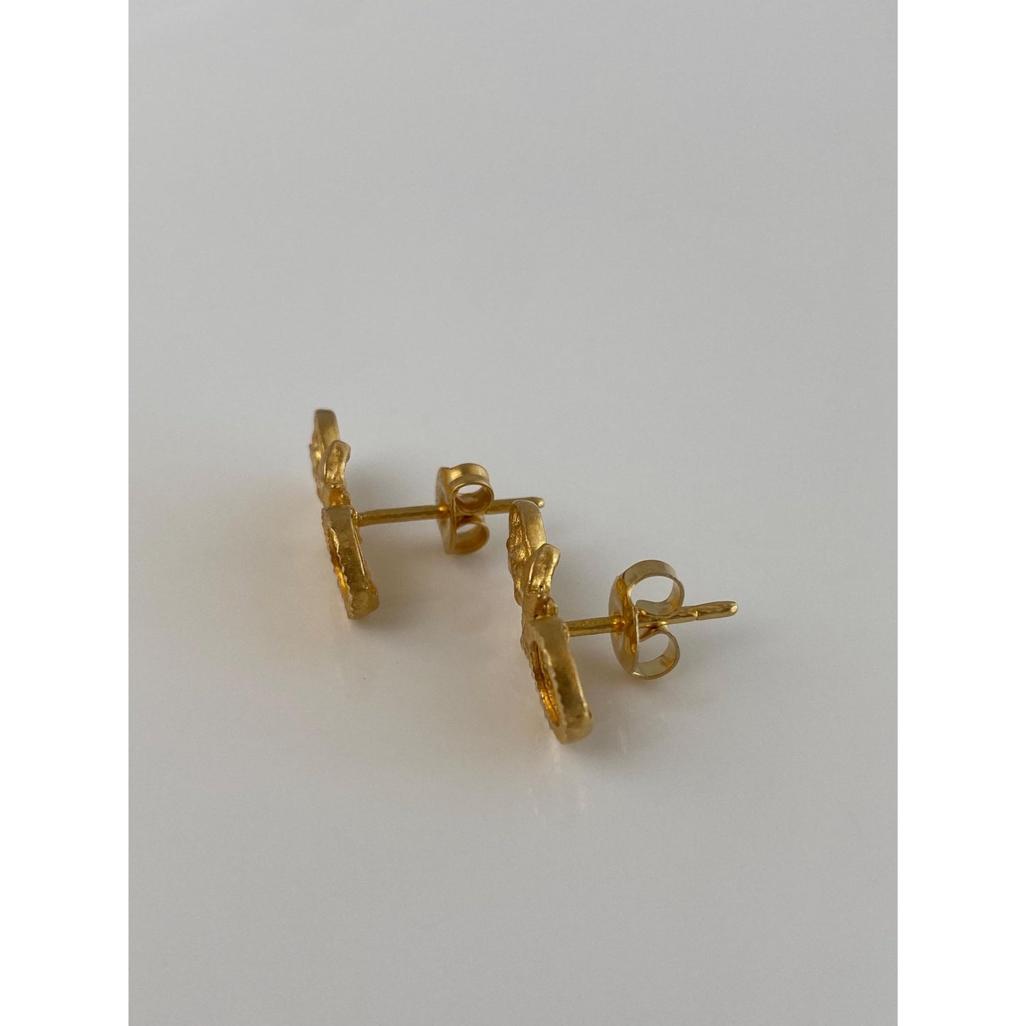 Vintage Solid 22k Yellow Gold Diamond Cut Stud Earrings