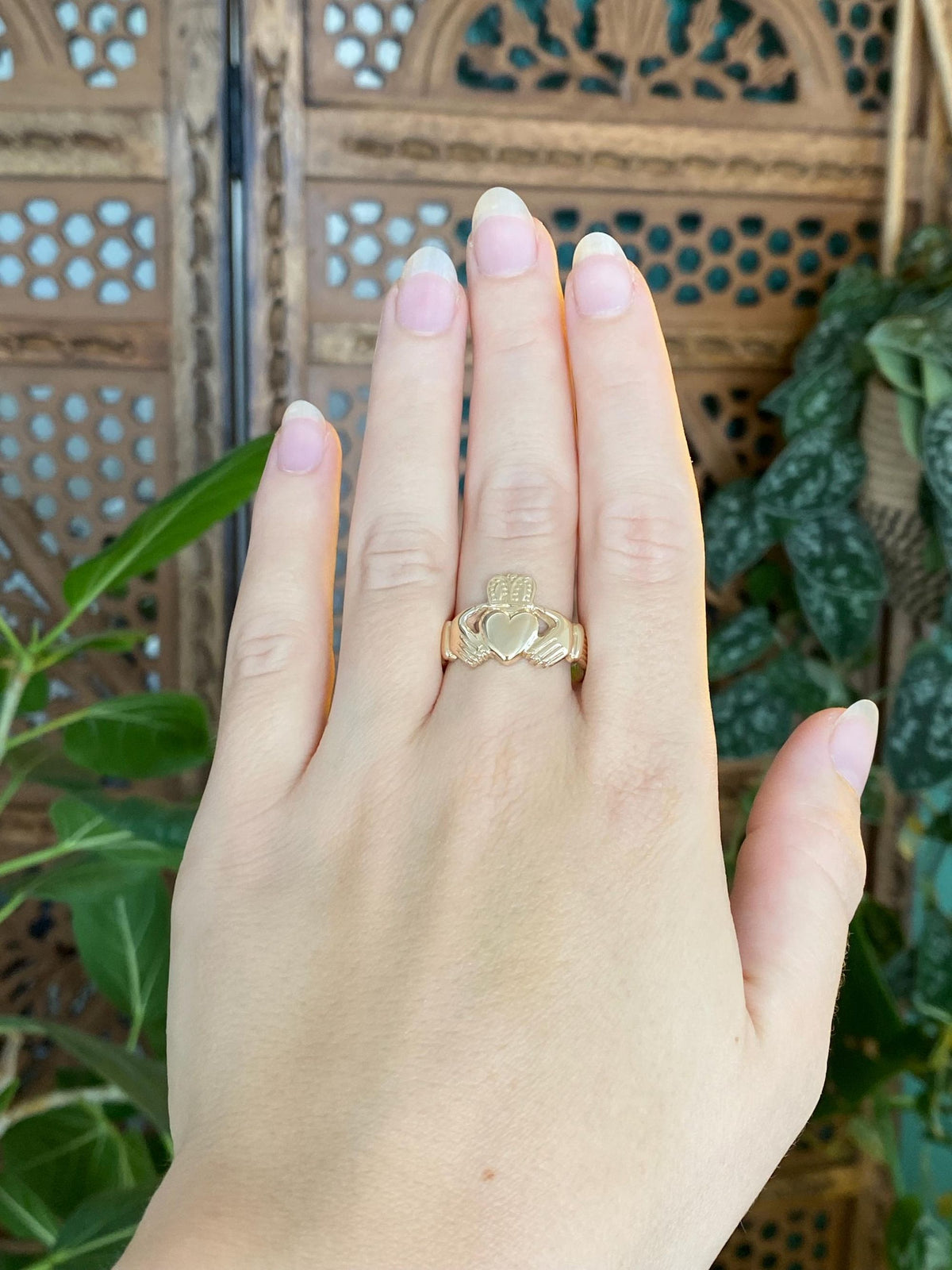 Vintage Solid 14k Yellow Gold Claddaugh Ring - Size 10