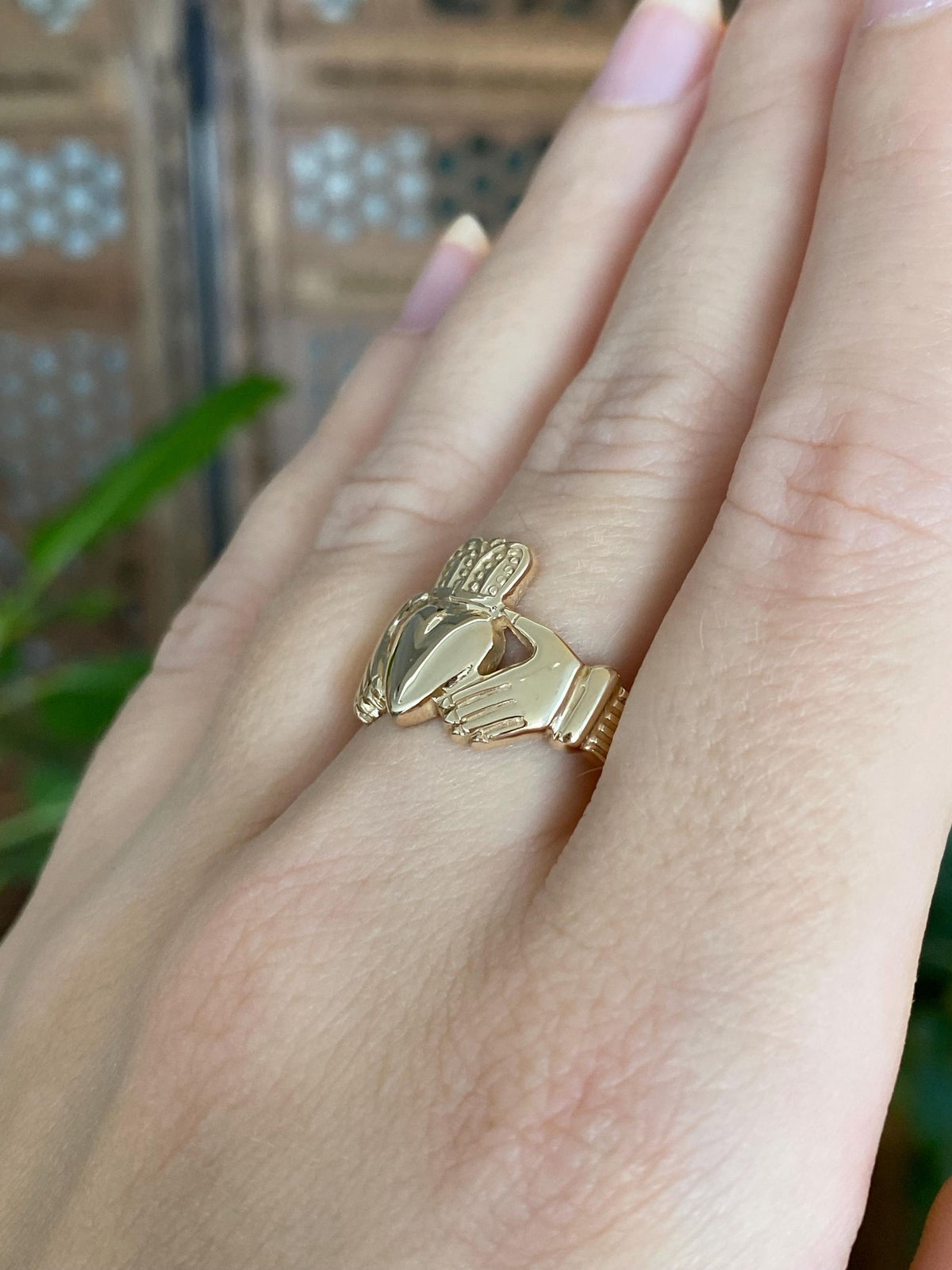 Vintage Solid 14k Yellow Gold Claddaugh Ring - Size 10