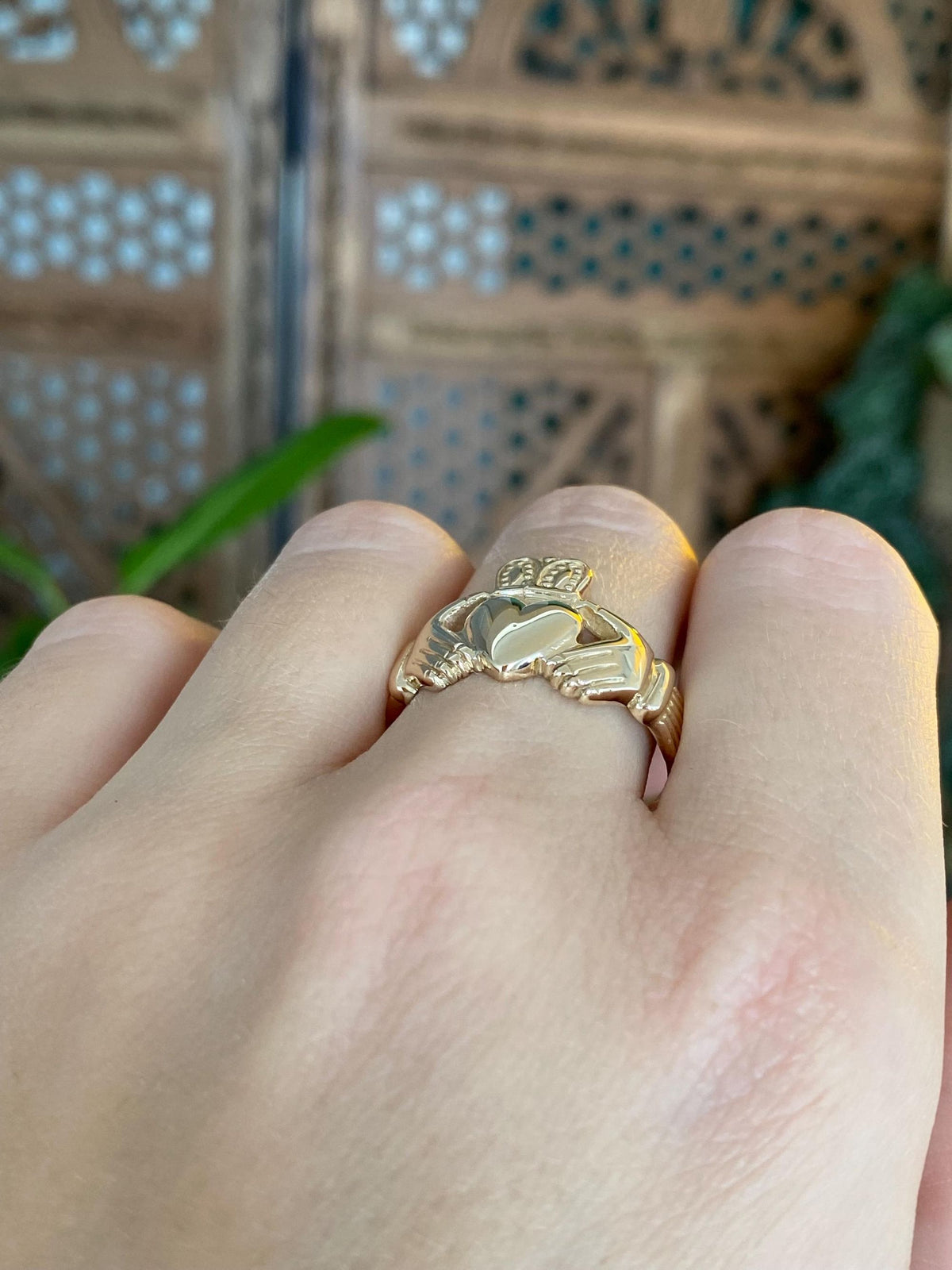 Vintage Solid 14k Yellow Gold Claddaugh Ring - Size 10