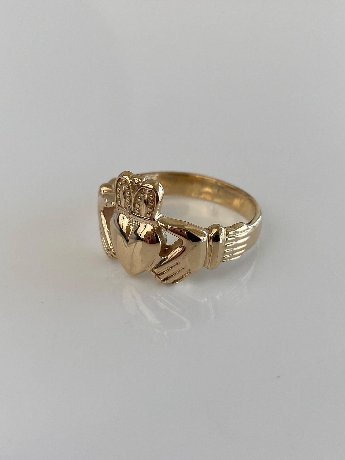 Vintage Solid 14k Yellow Gold Claddaugh Ring - Size 10