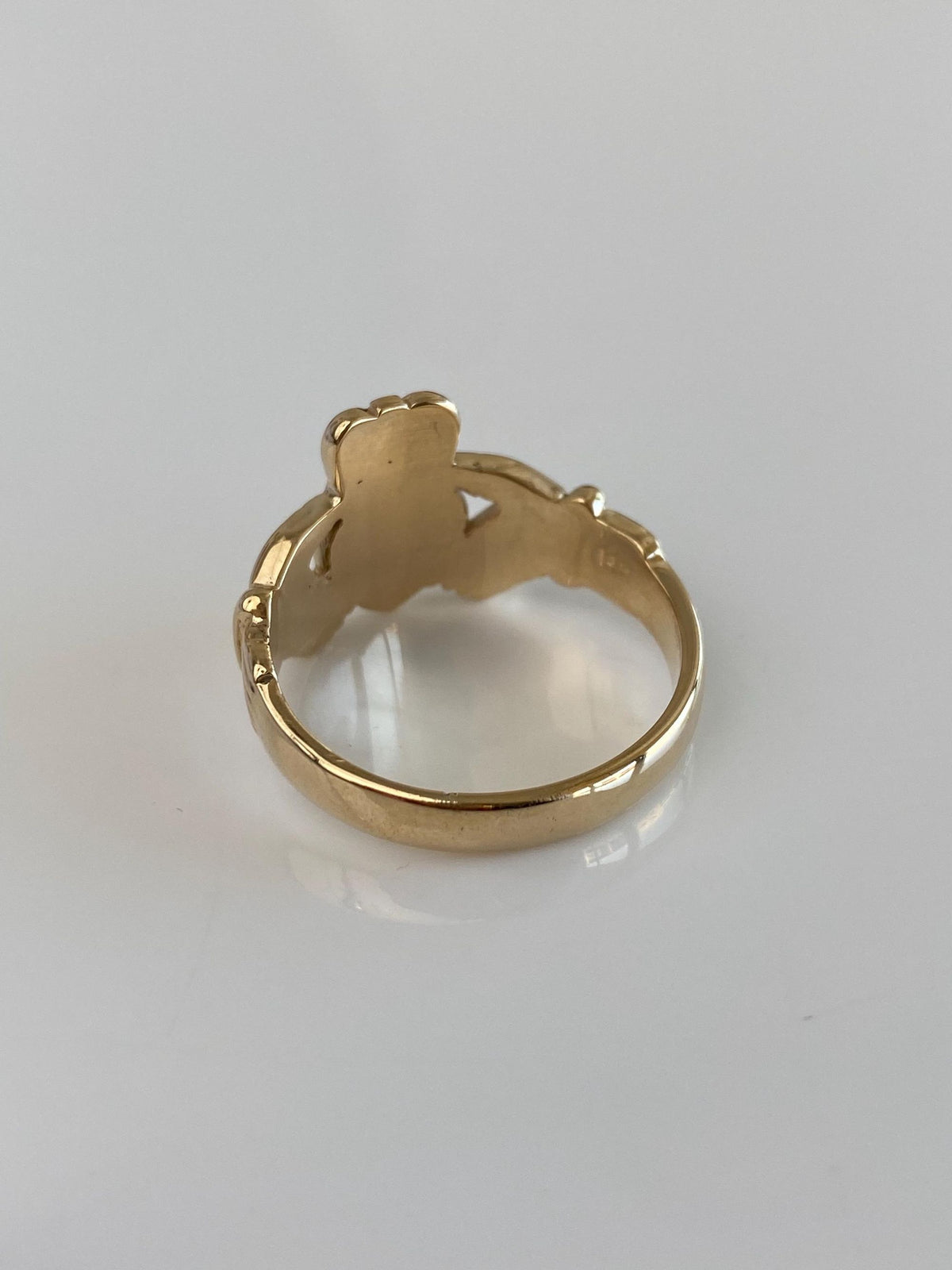 Vintage Solid 14k Yellow Gold Claddaugh Ring - Size 10