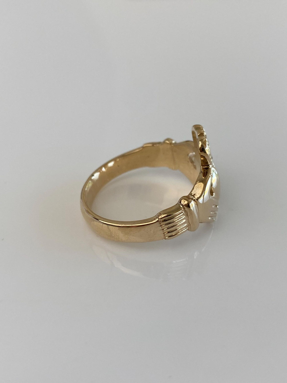 Vintage Solid 14k Yellow Gold Claddaugh Ring - Size 10