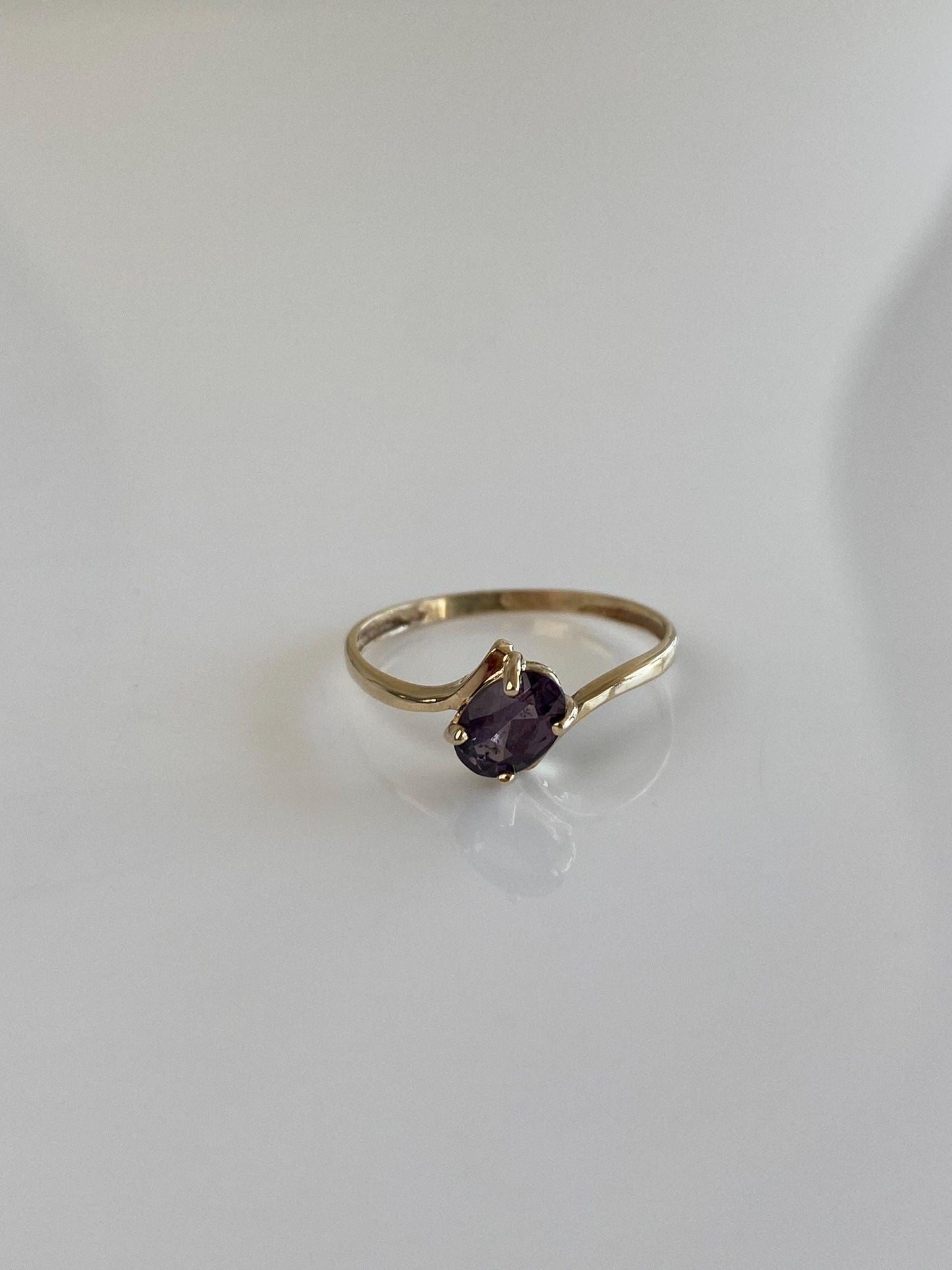 Vintage Solid 10k Yellow Gold Purple Spinel Twist Ring - Size 5