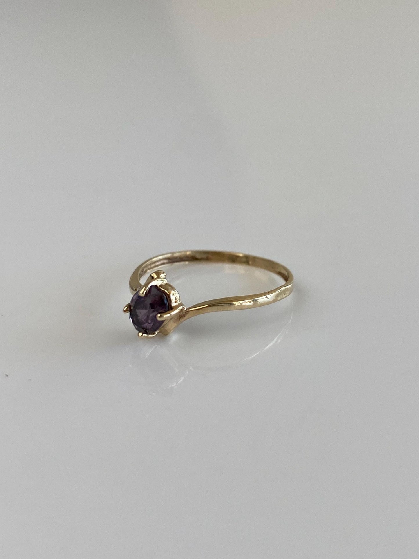 Vintage Solid 10k Yellow Gold Purple Spinel Twist Ring - Size 5