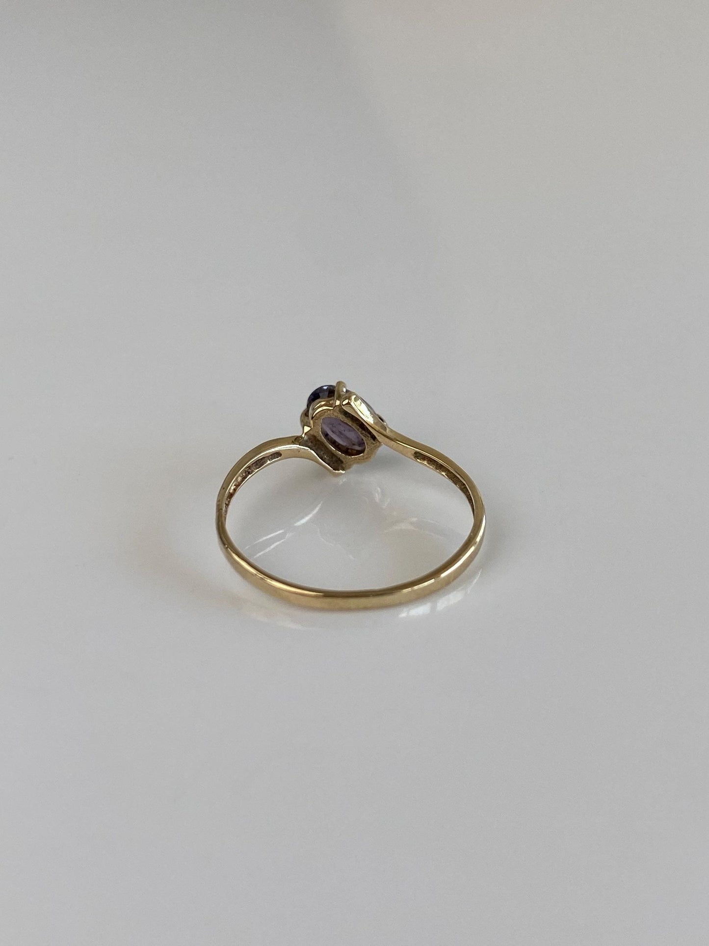 Vintage Solid 10k Yellow Gold Purple Spinel Twist Ring - Size 5